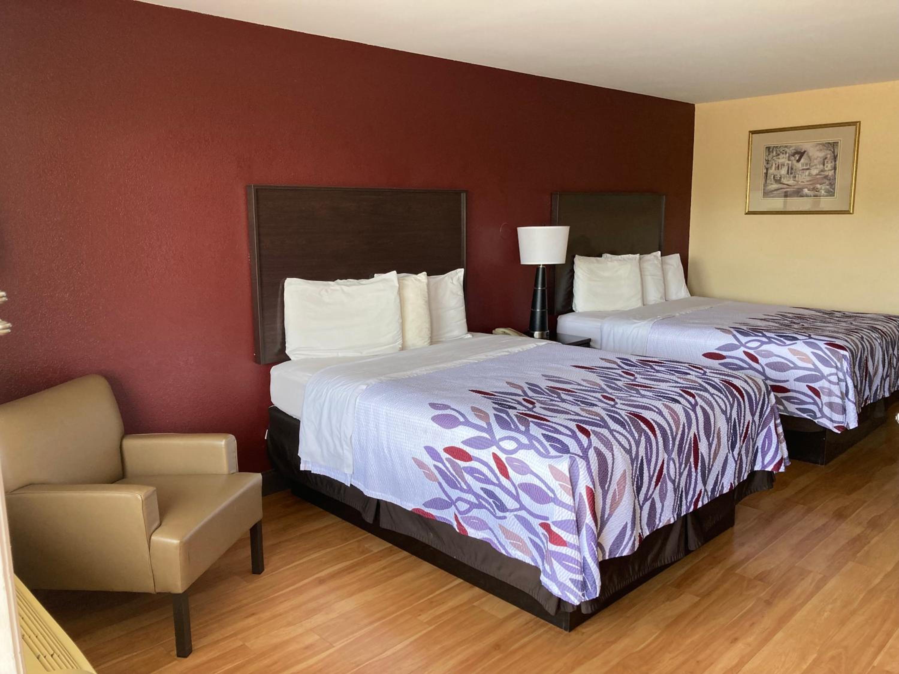 Red Roof Inn & Suites Cleveland, TN view 5