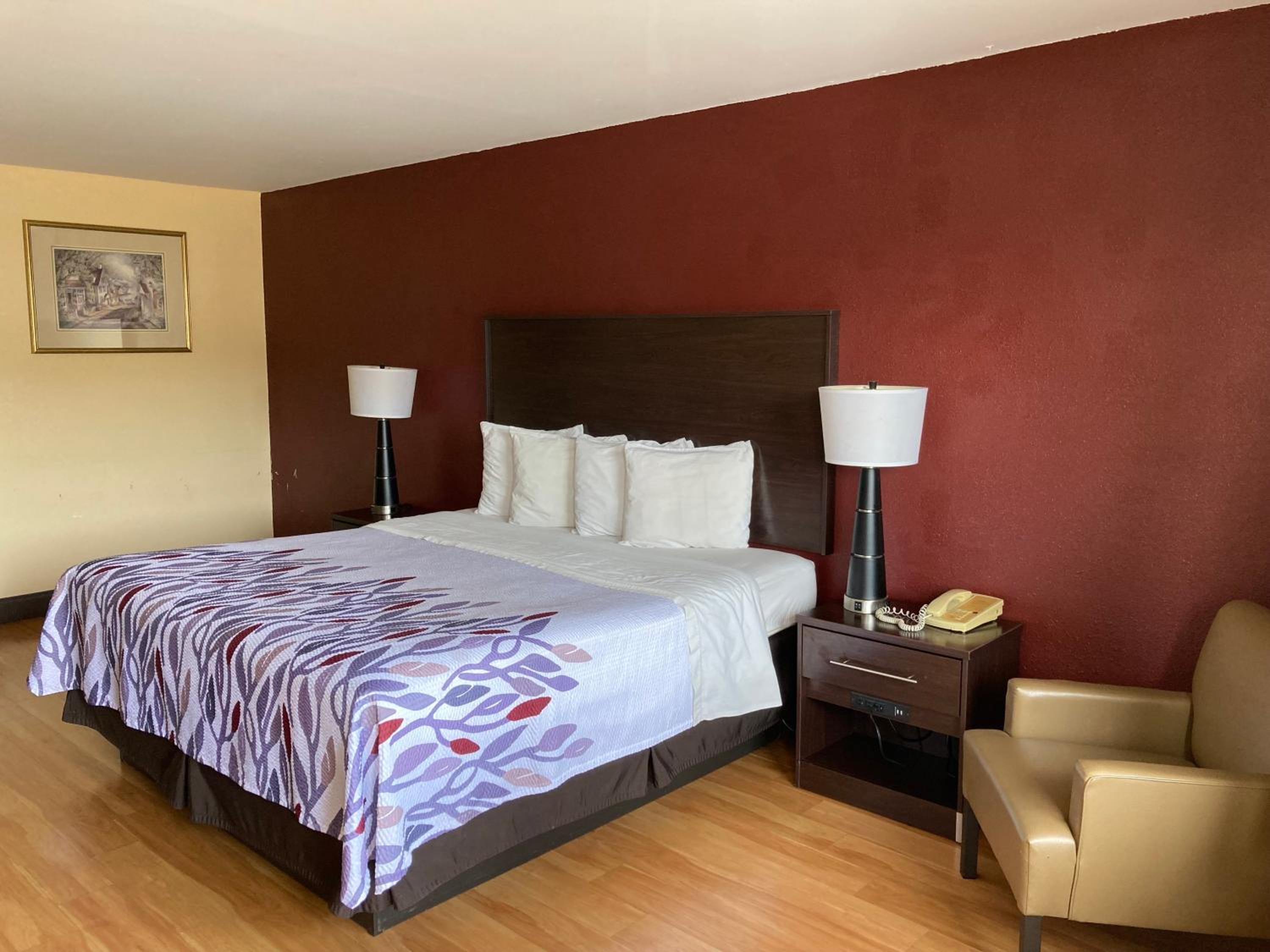 Red Roof Inn & Suites Cleveland, TN view 4
