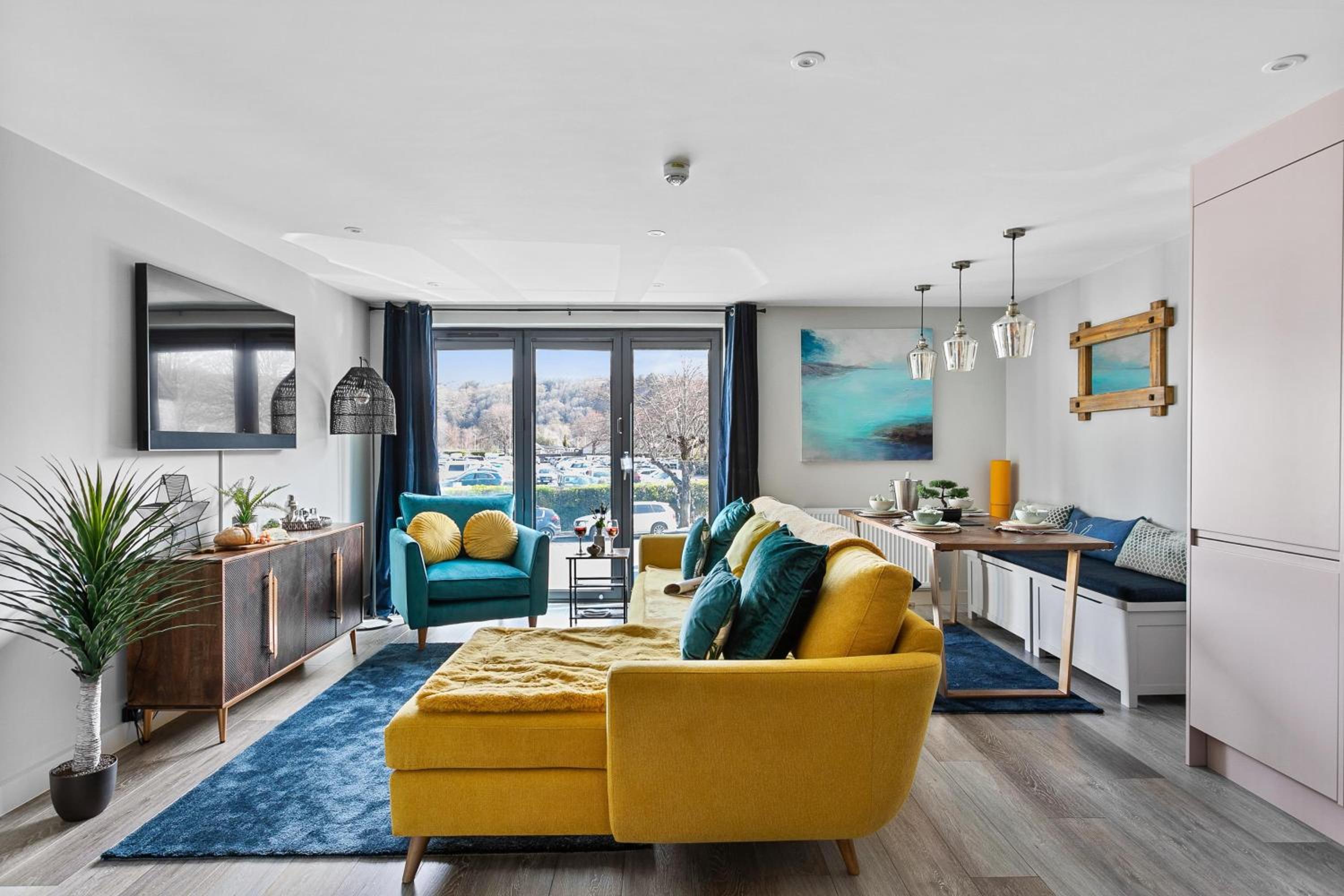 2 De Courcey House - Architect designed luxury apartment with parking, central Dartmouth view 3