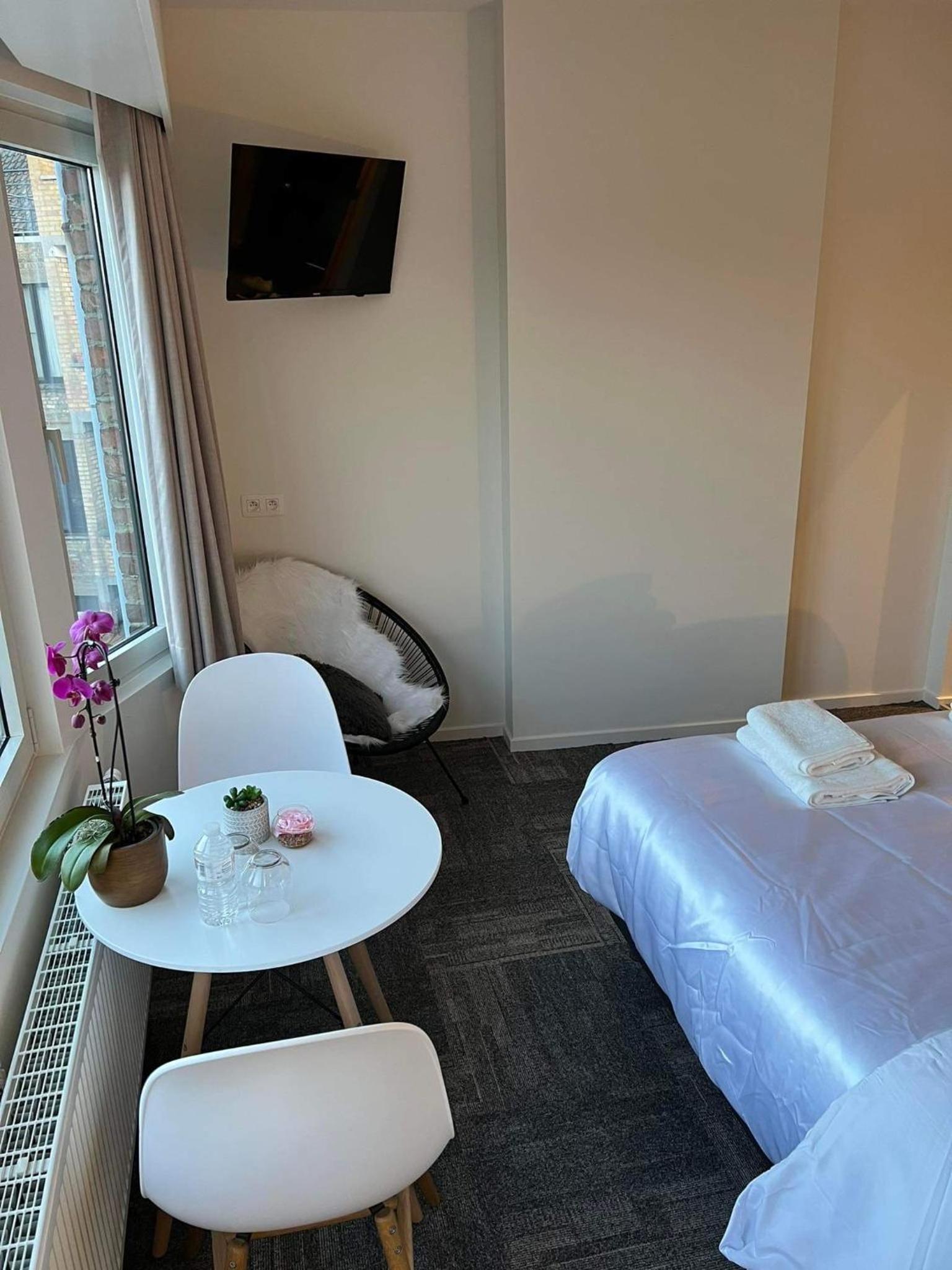 Bruges Vacations - Prachtige kamer in centrum Brugge met badkamer ! - Property Image 28