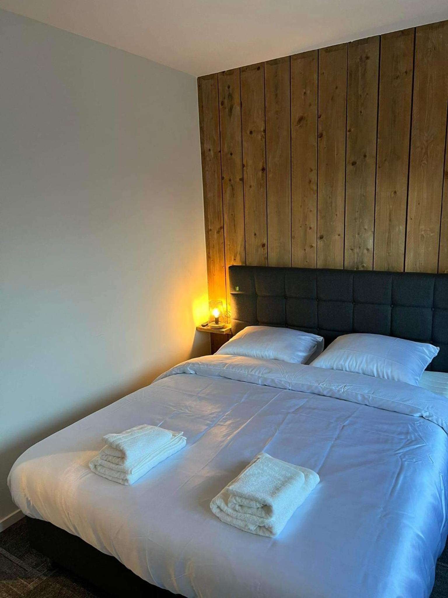 Bruges Vacations - Prachtige kamer in centrum Brugge met badkamer ! - Property Image 27