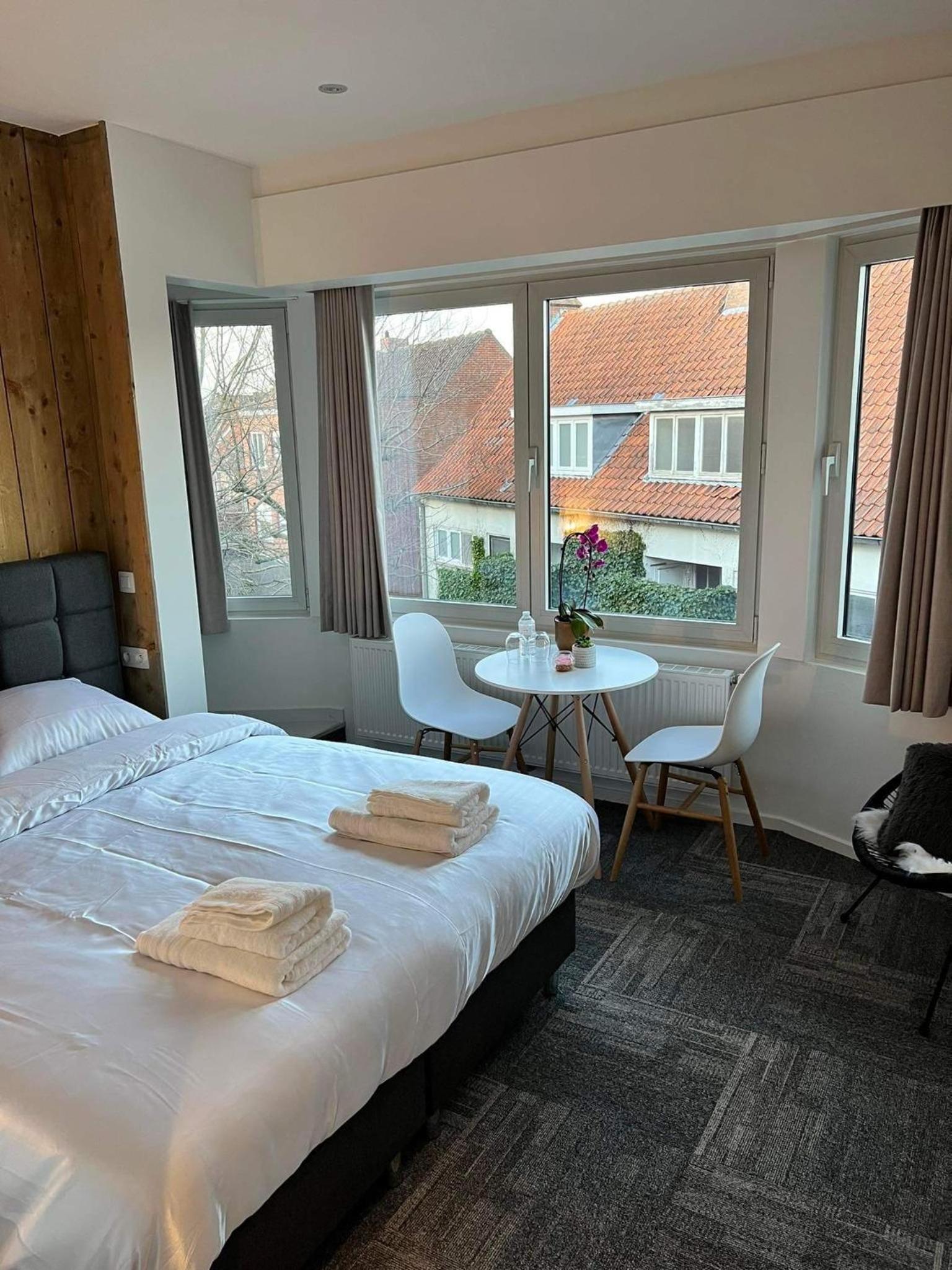 Bruges Vacations - Prachtige kamer in centrum Brugge met badkamer ! - Property Image 23