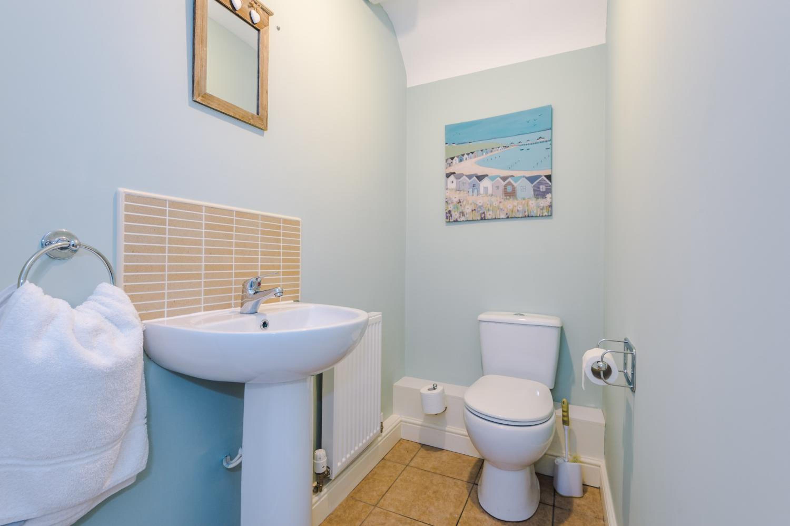 Relaxing 3 Bedroom Chester Home with garden view 3