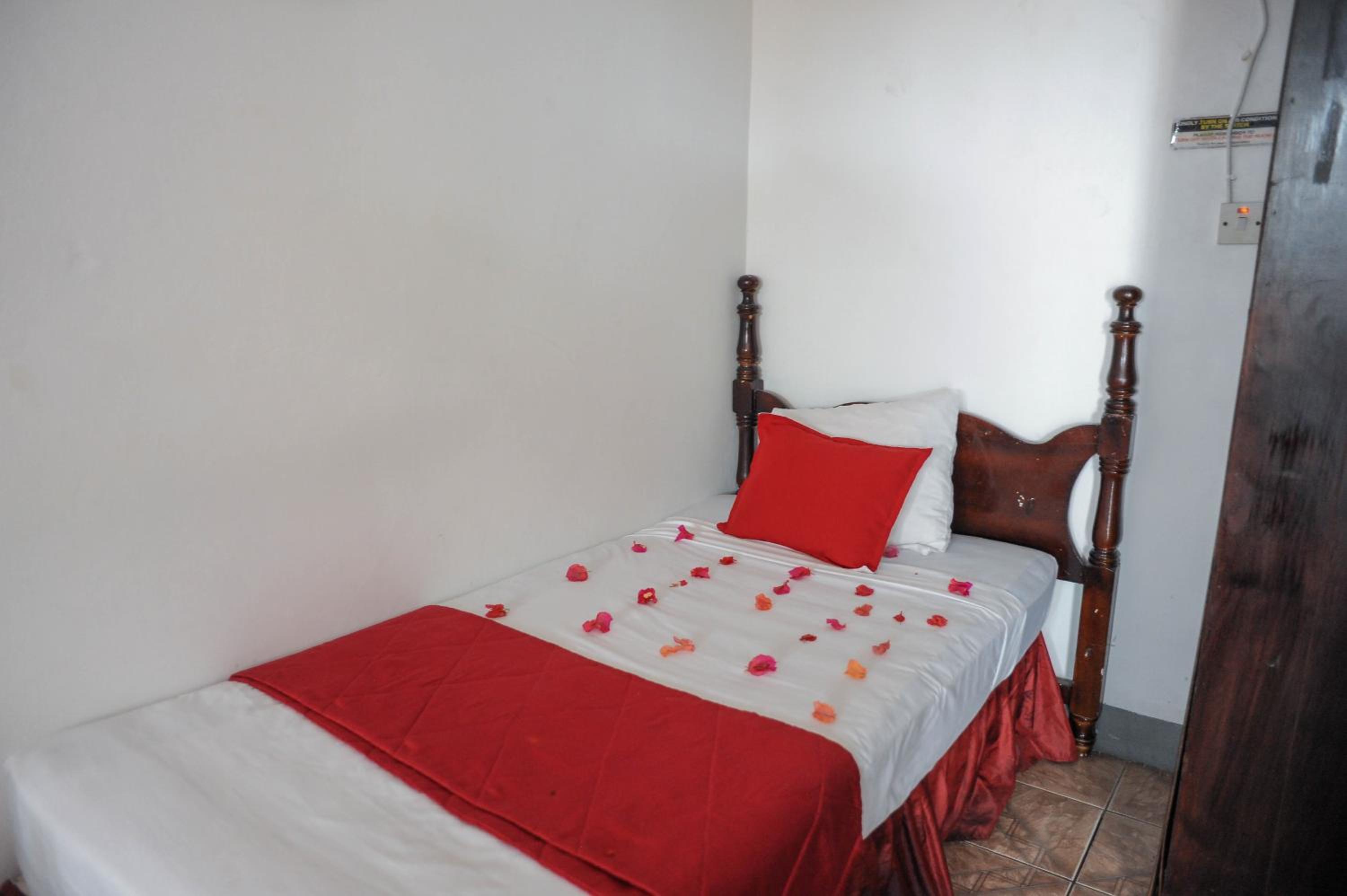 Glorianna Hotel