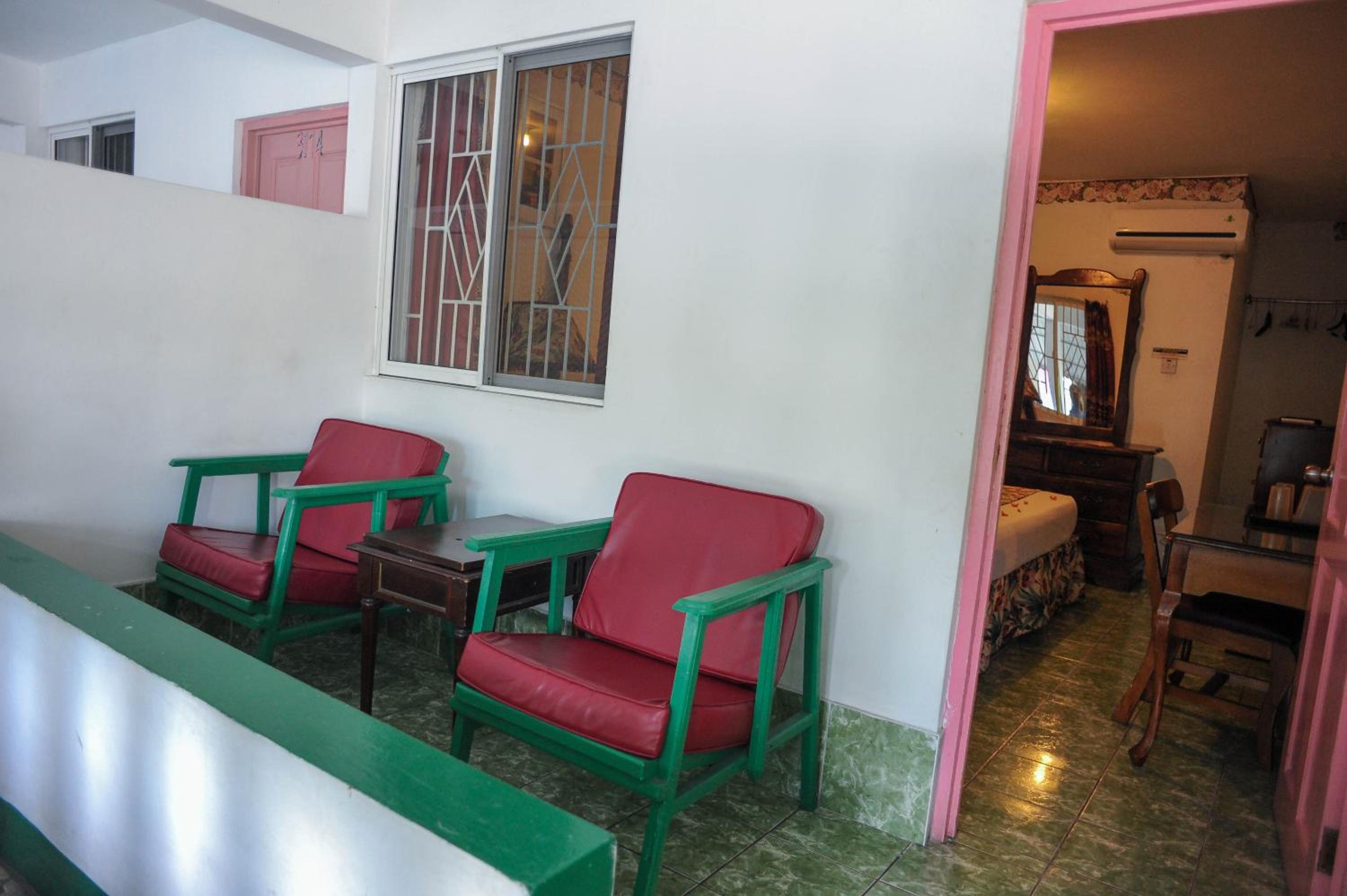Glorianna Hotel