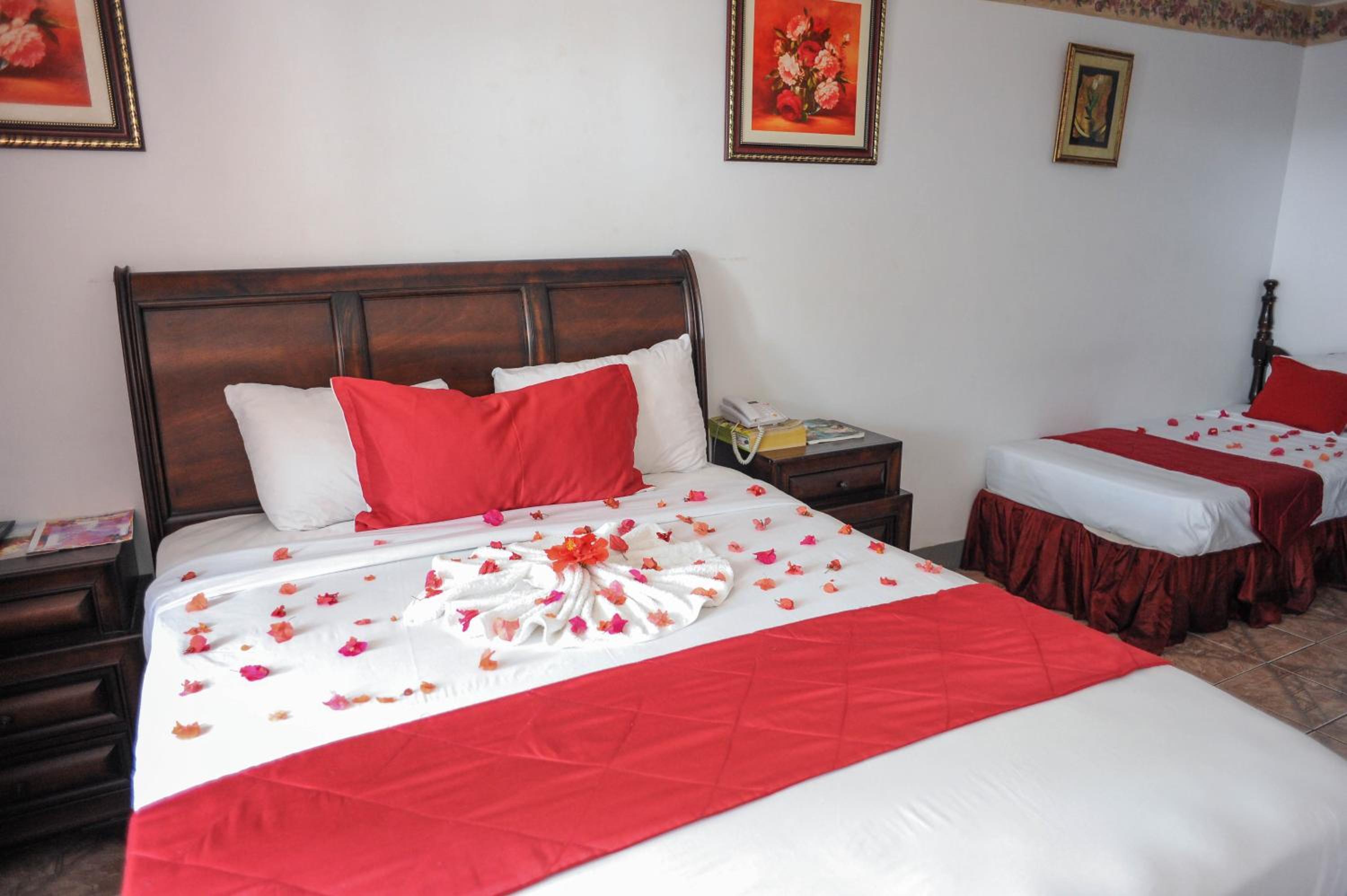 Glorianna Hotel