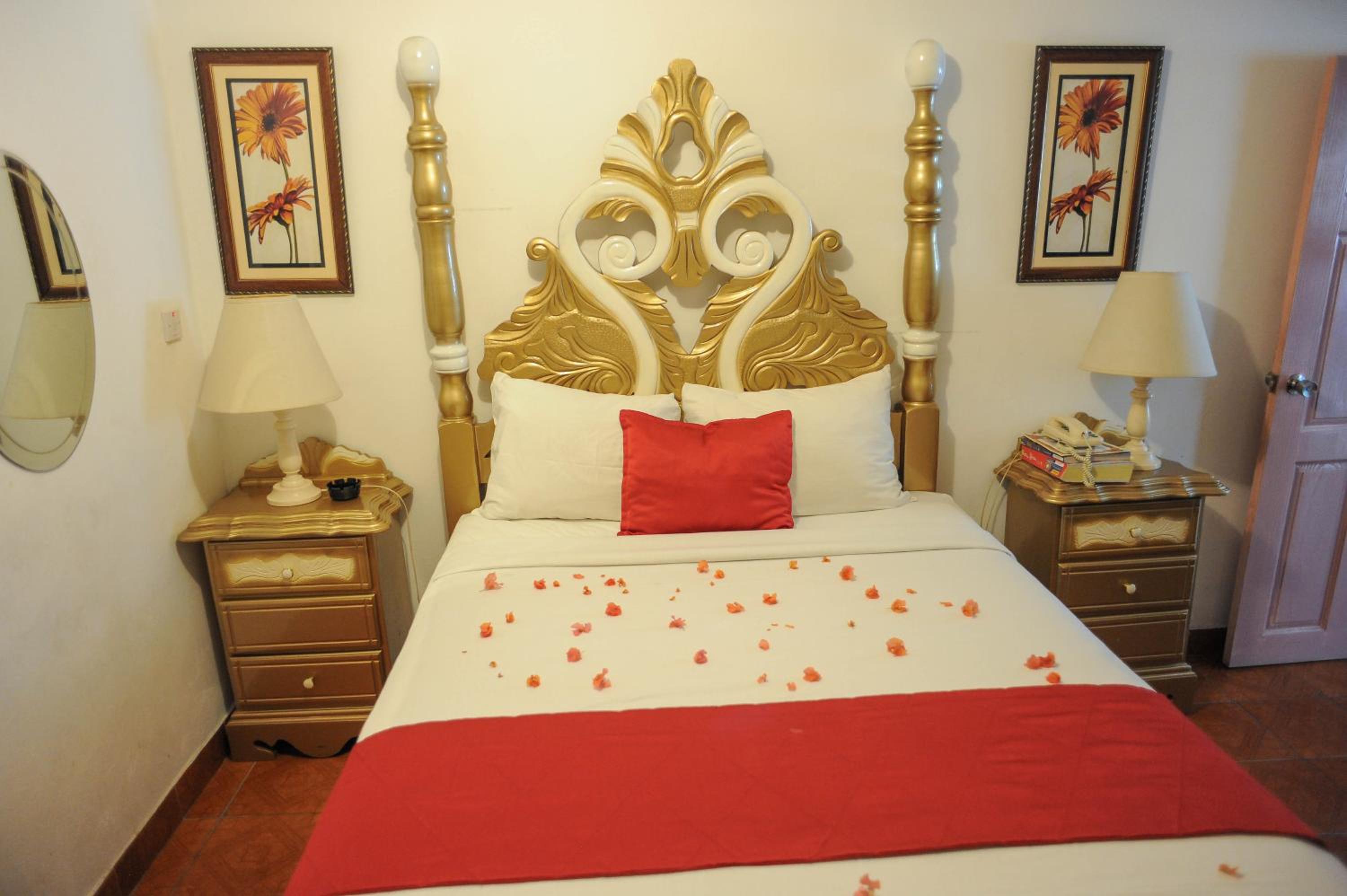 Glorianna Hotel