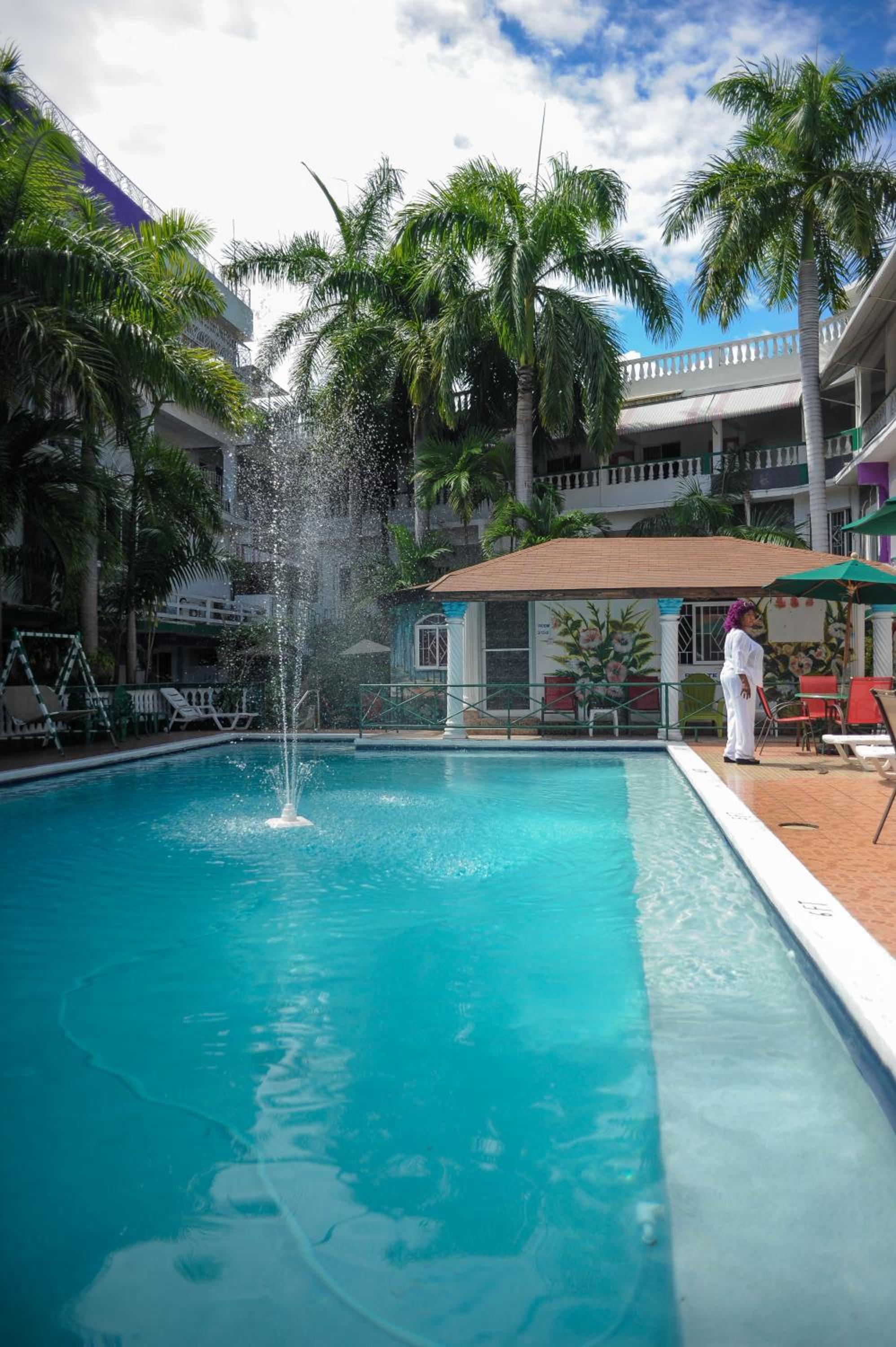 Glorianna Hotel