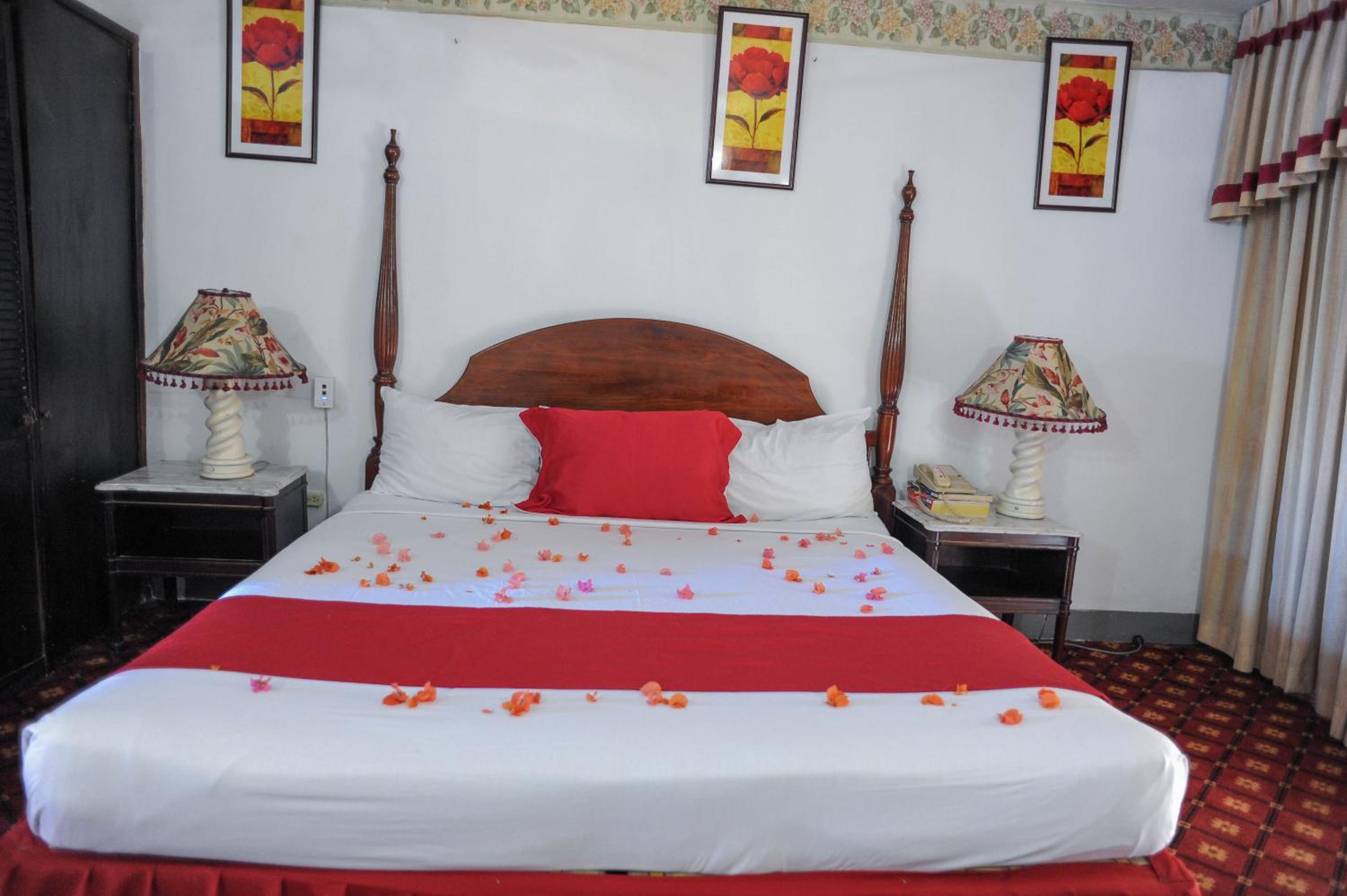 Glorianna Hotel