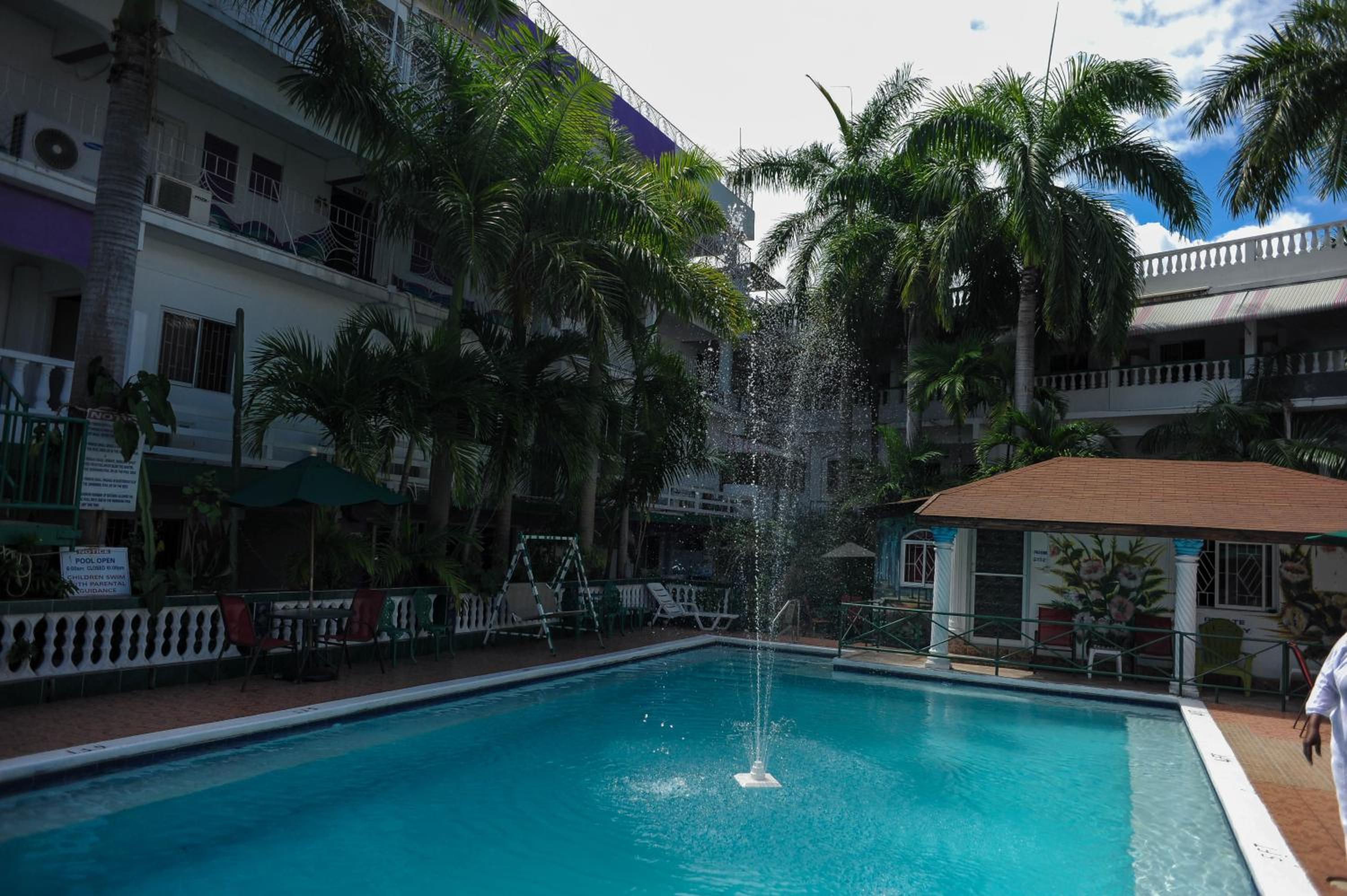 Glorianna Hotel