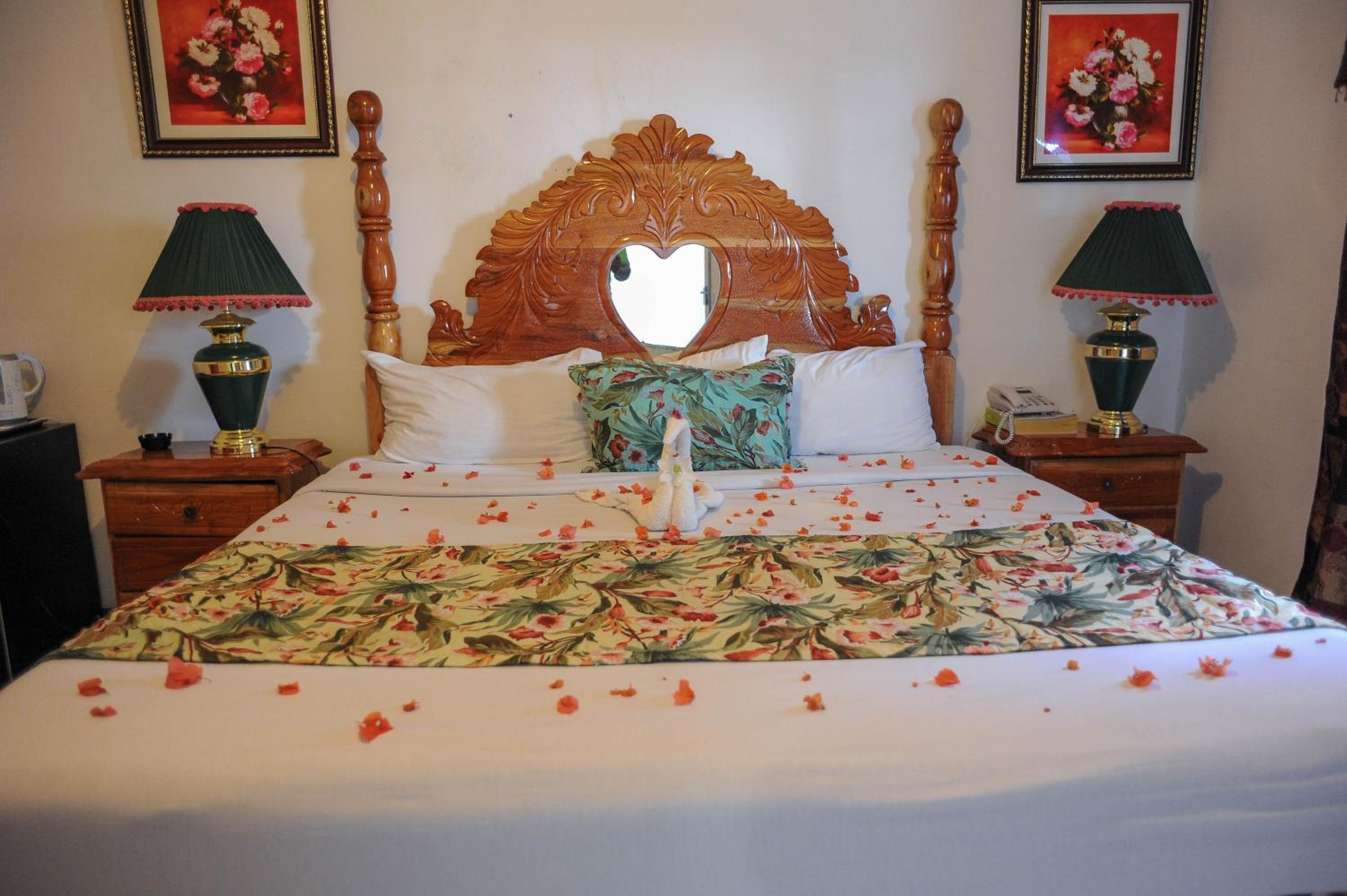 Glorianna Hotel