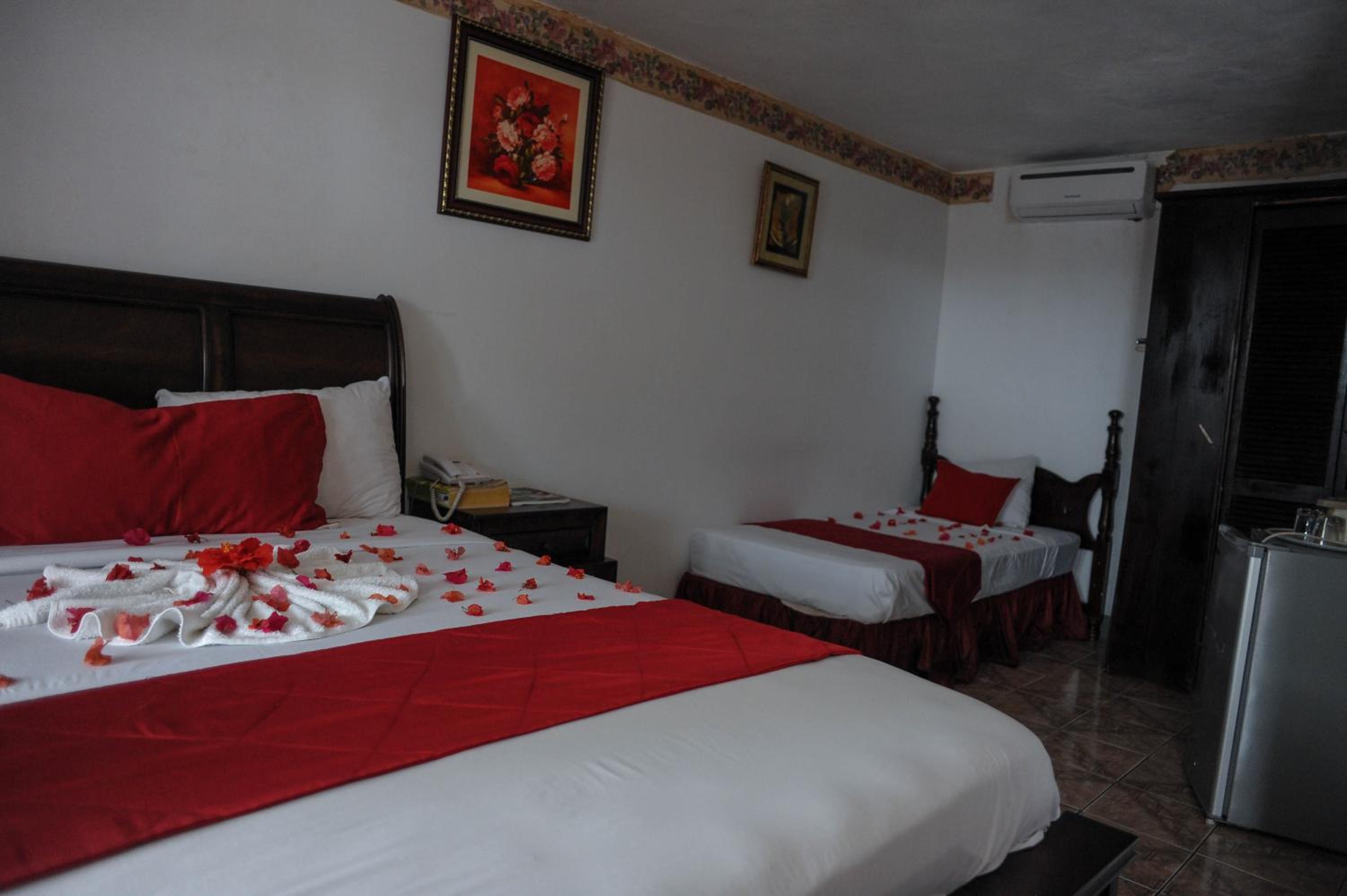 Glorianna Hotel