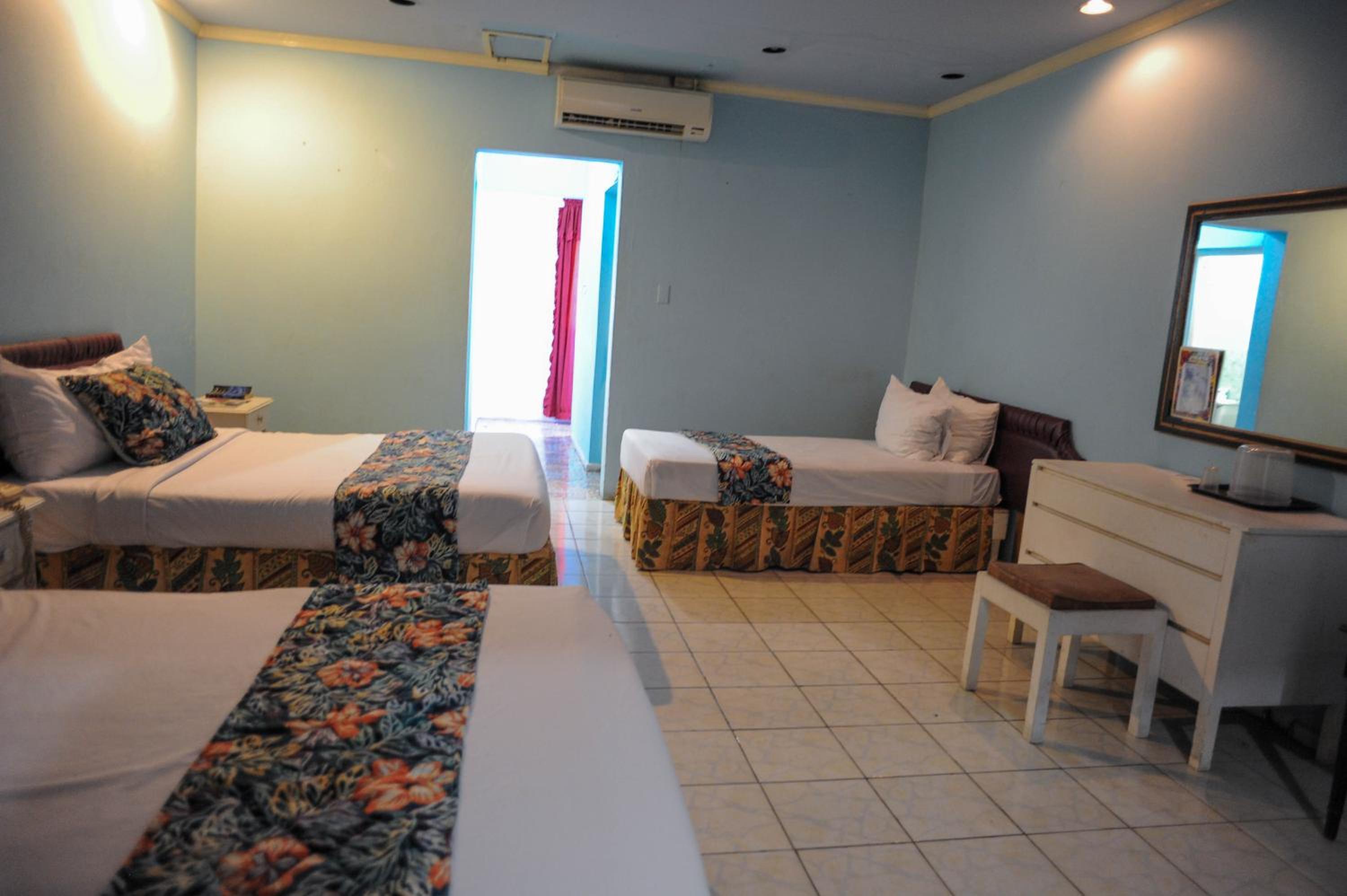 Glorianna Hotel