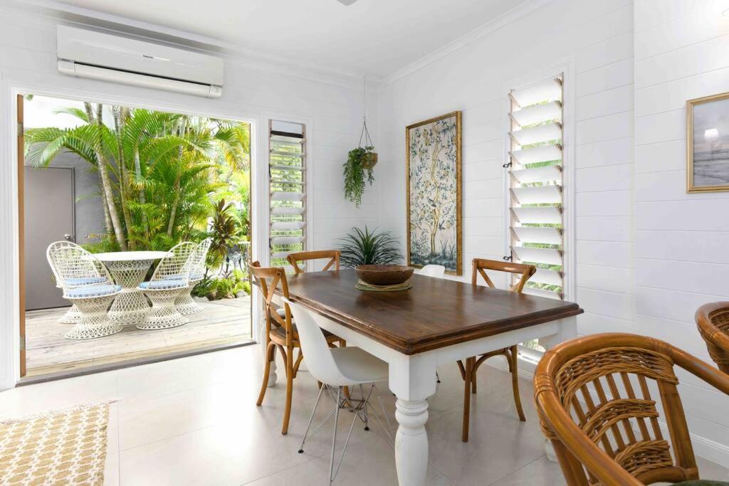 Pandanus Place - with Bicycles