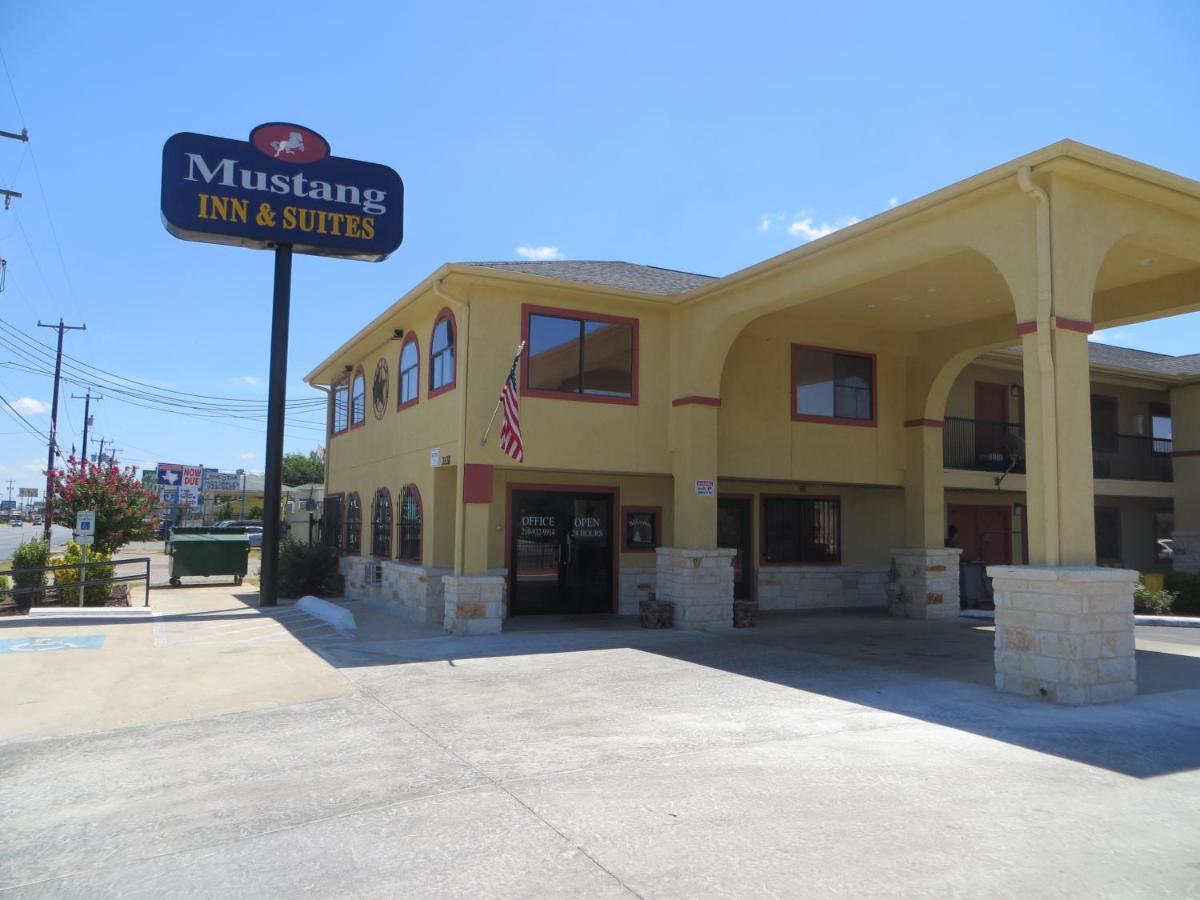 Mustang Inn and Suites - Image 2