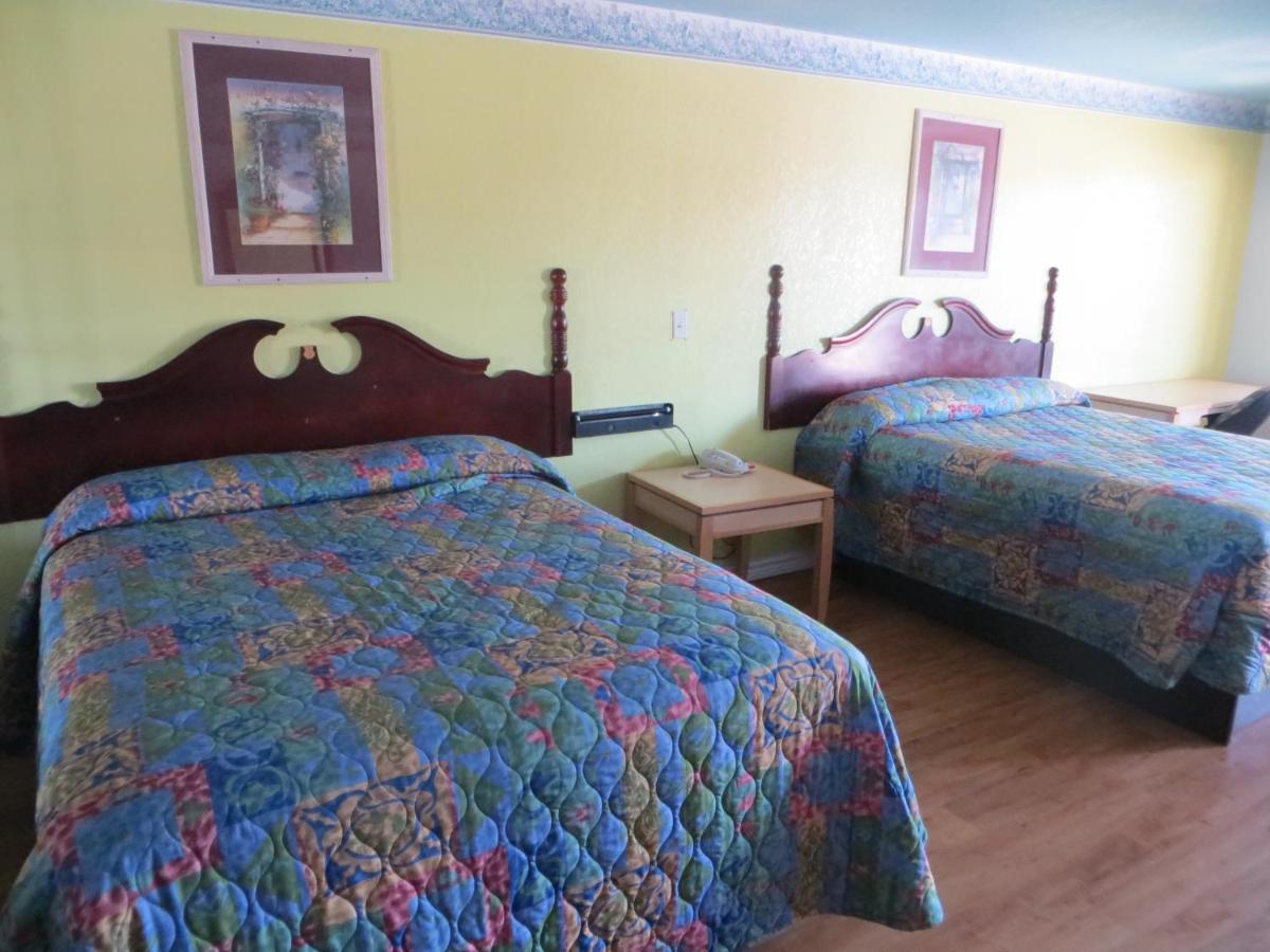 Mustang Inn and Suites - Image 3