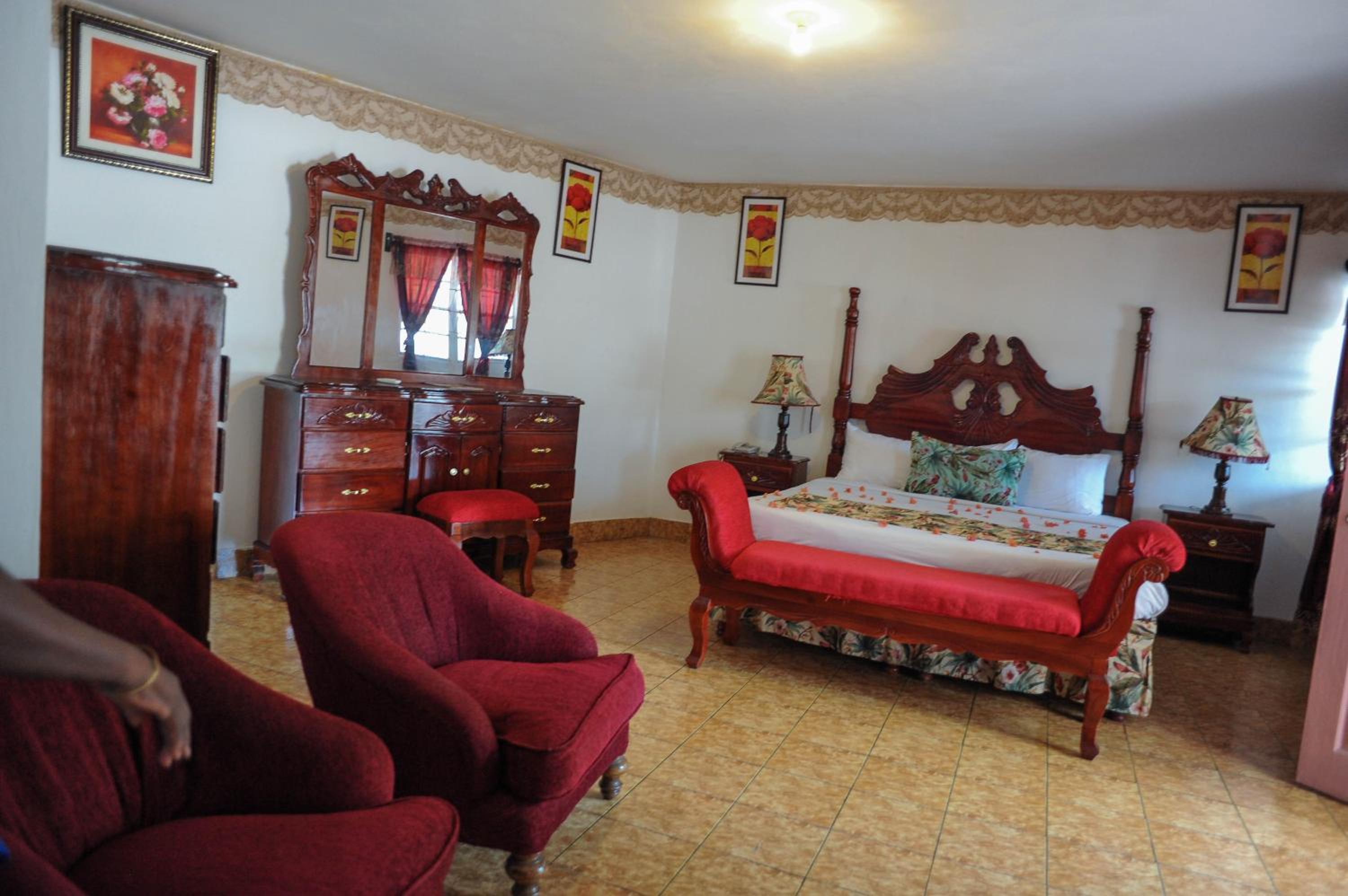Glorianna Hotel