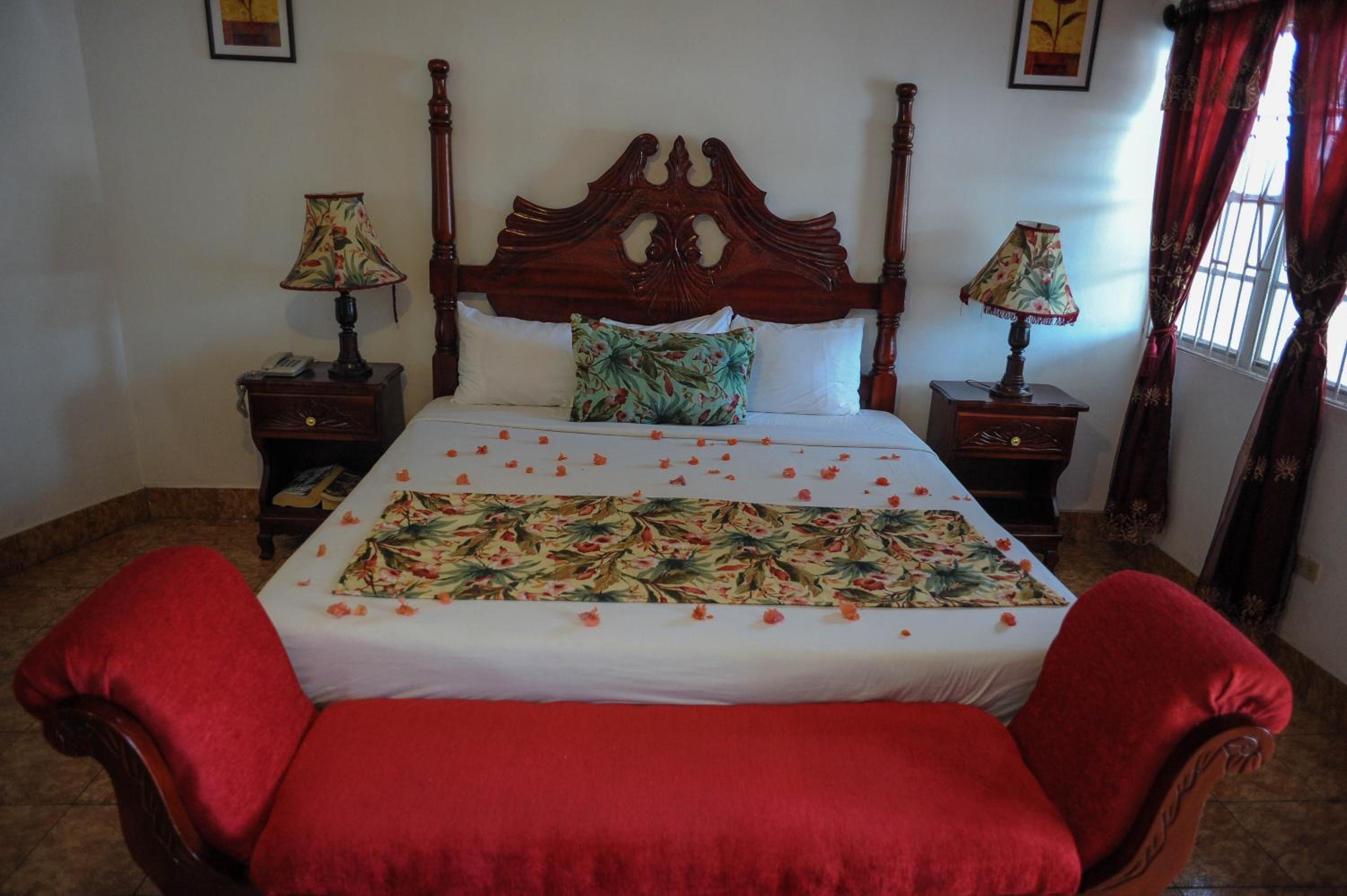 Glorianna Hotel