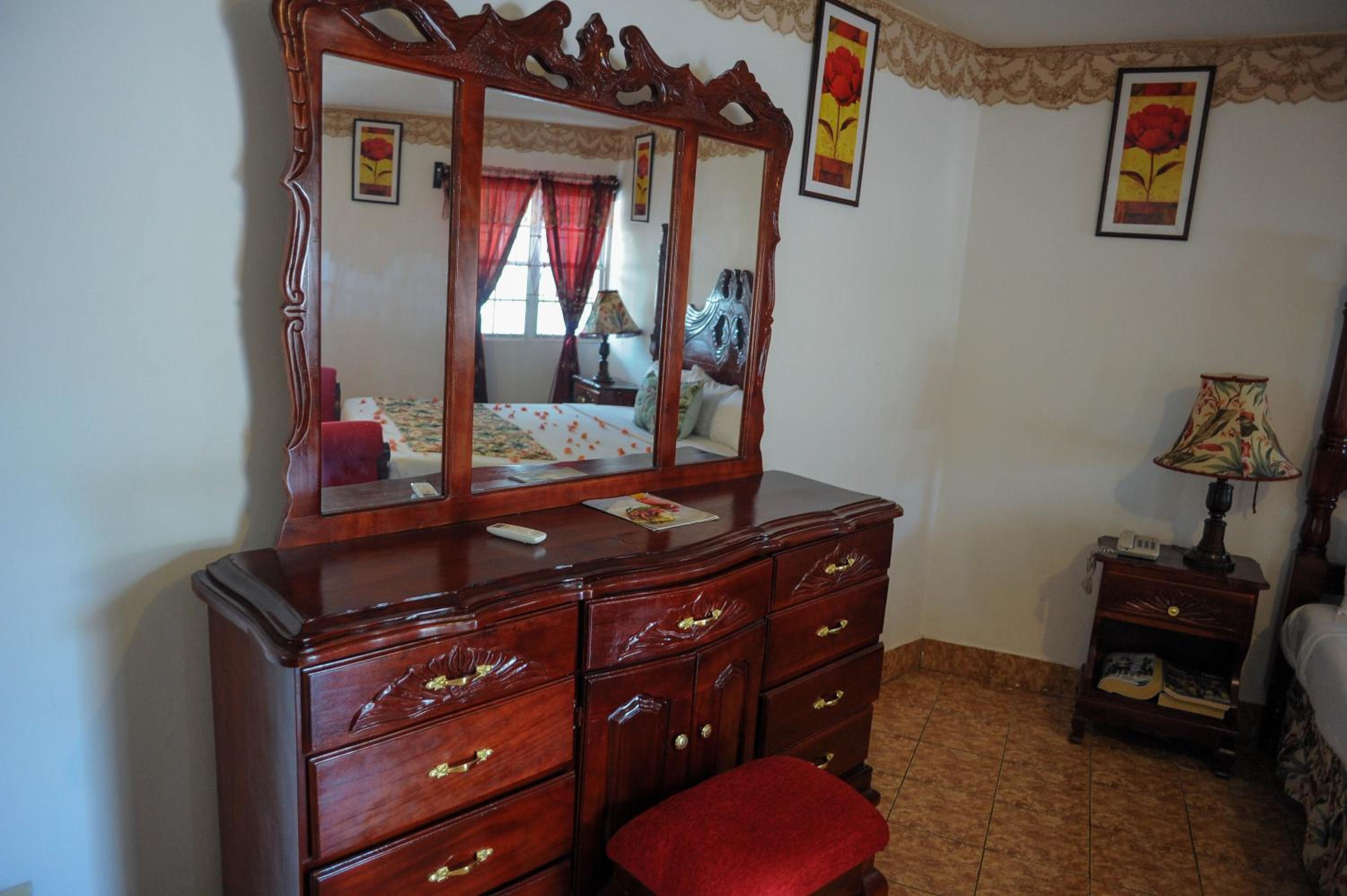 Glorianna Hotel