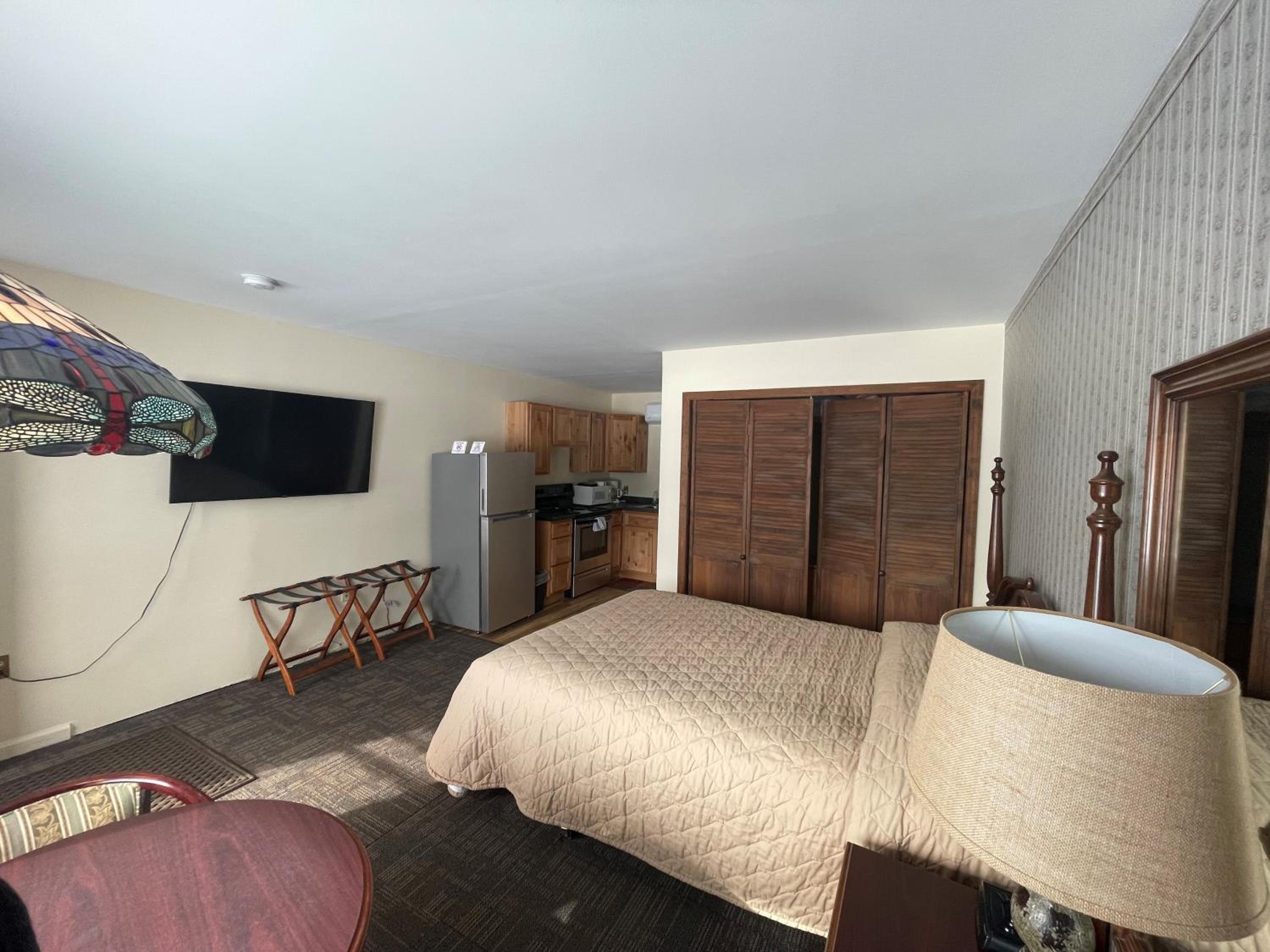Sara Placid Inn & Suites