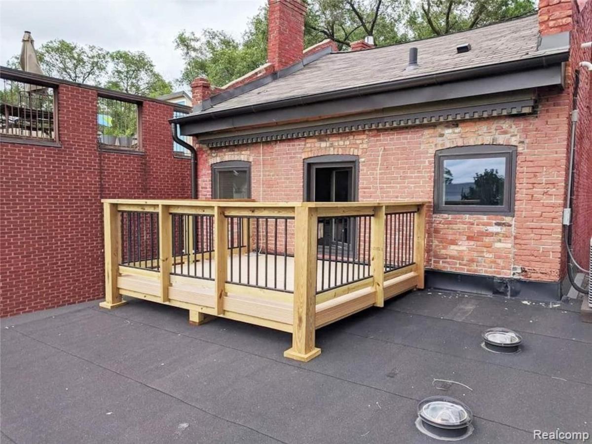 Luxury Design Focused, Detroit Themed Apt Near Downtown In the art District view 4