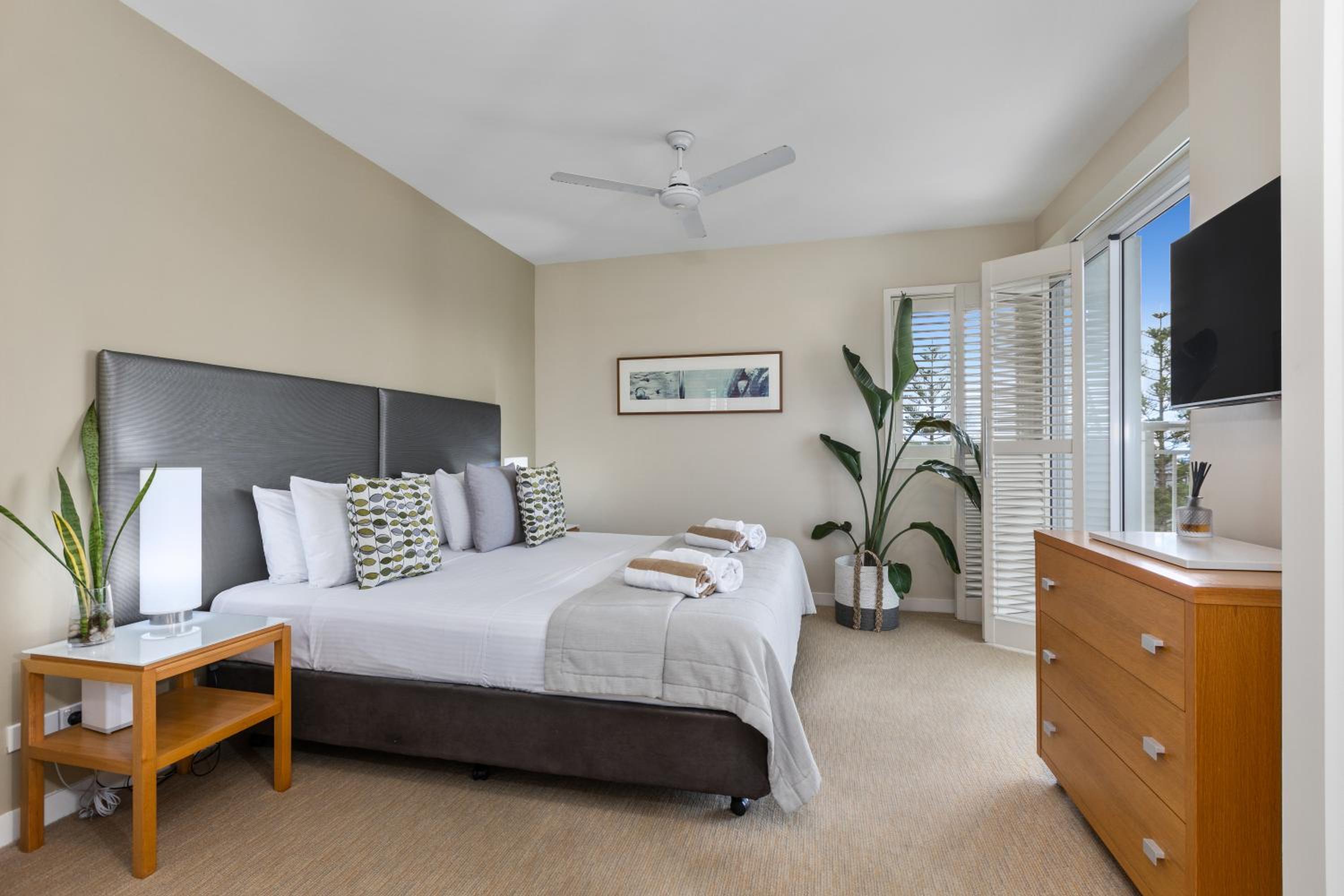 Salt - 2brm apartment with Spa bath and Ocean Views view 3