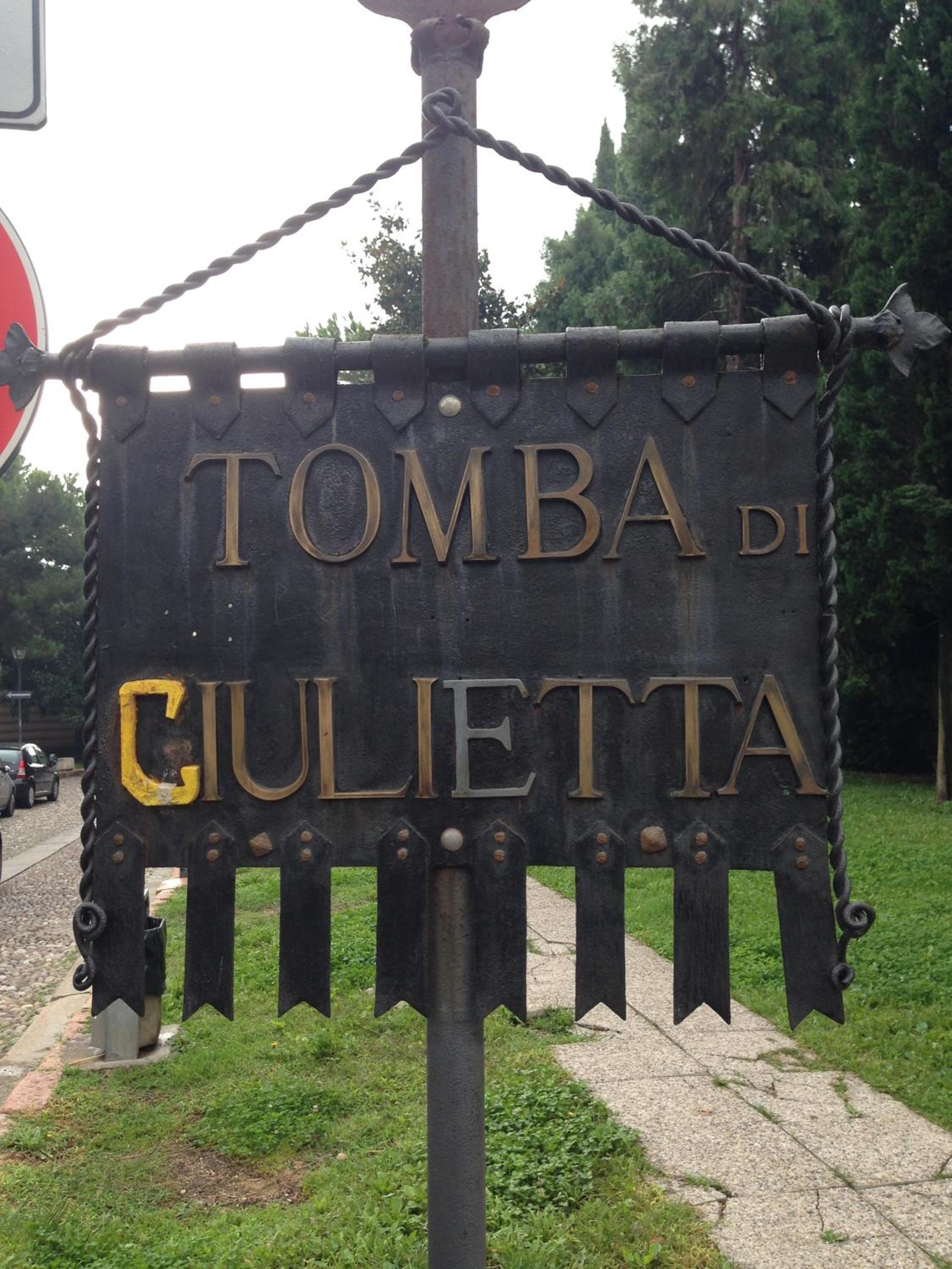 Alla Tomba di Giulietta view 2