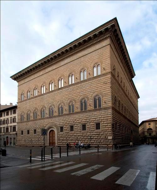 Roberto's Apartment. Firenze Piazza Santa Croce.