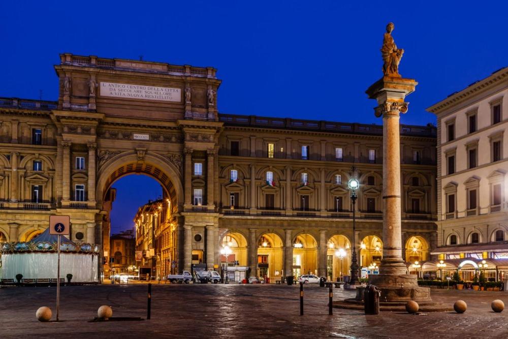 Roberto's Apartment. Firenze Piazza Santa Croce.