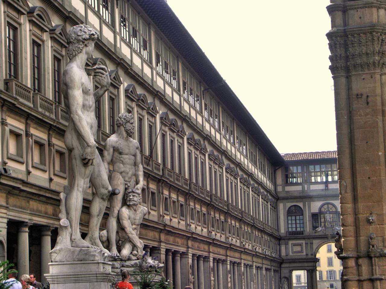 Roberto's Apartment. Firenze Piazza Santa Croce.