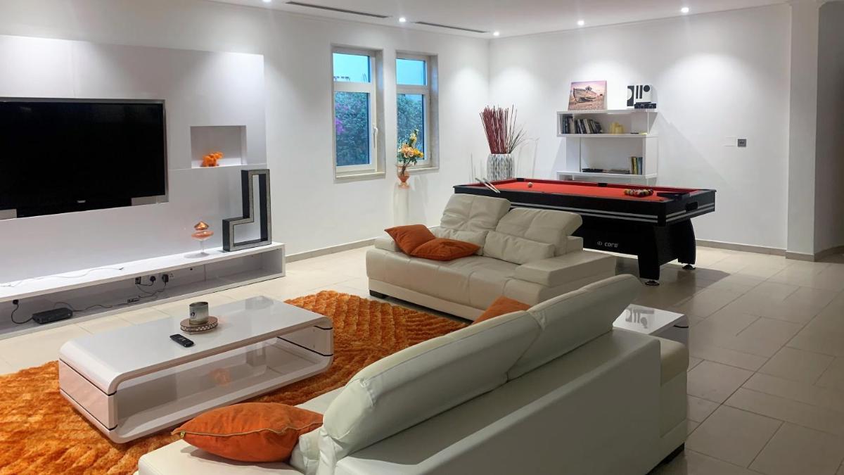 Dubai Marina Villa up 20 guest huge Private Pool