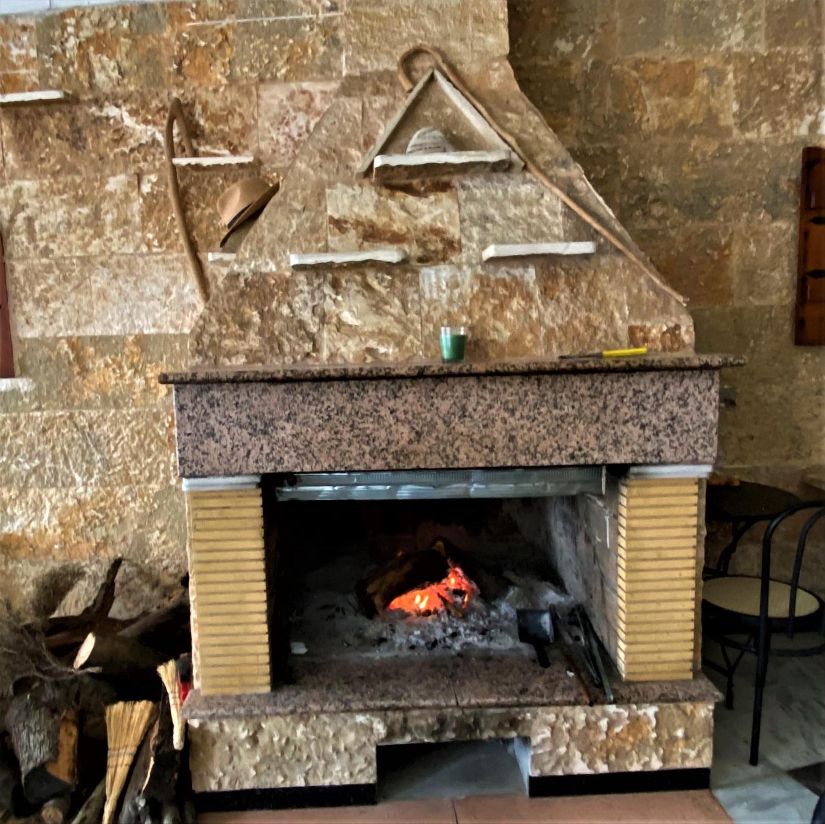 Costas Inn