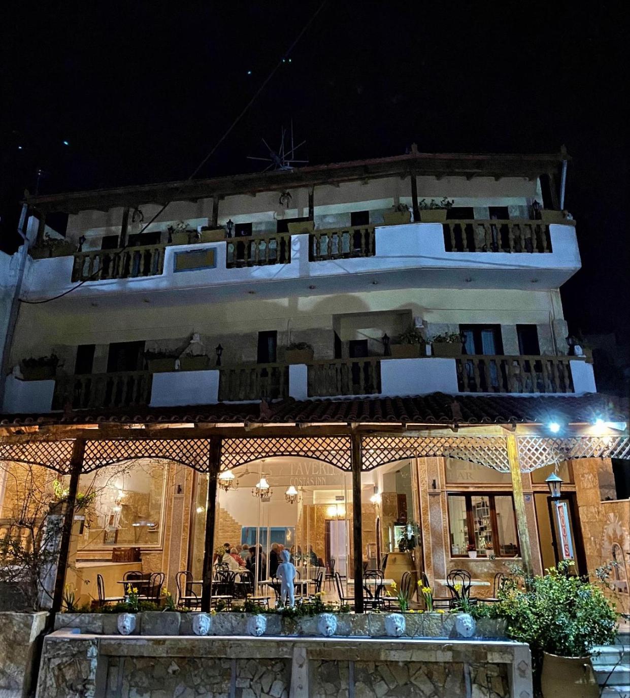 Costas Inn