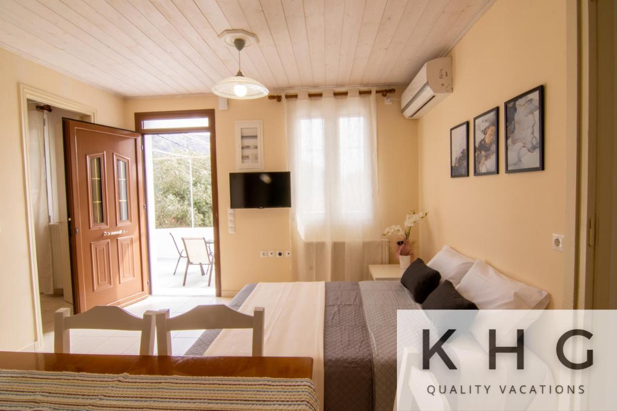 Eva's Family Cottage in Traditional Makryotika Village! photo 3