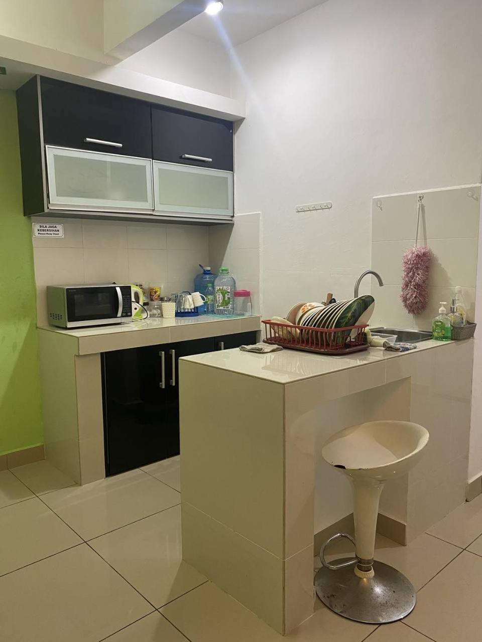 Private Studio Viana Court Service Apartment 1 with private parking photo 5