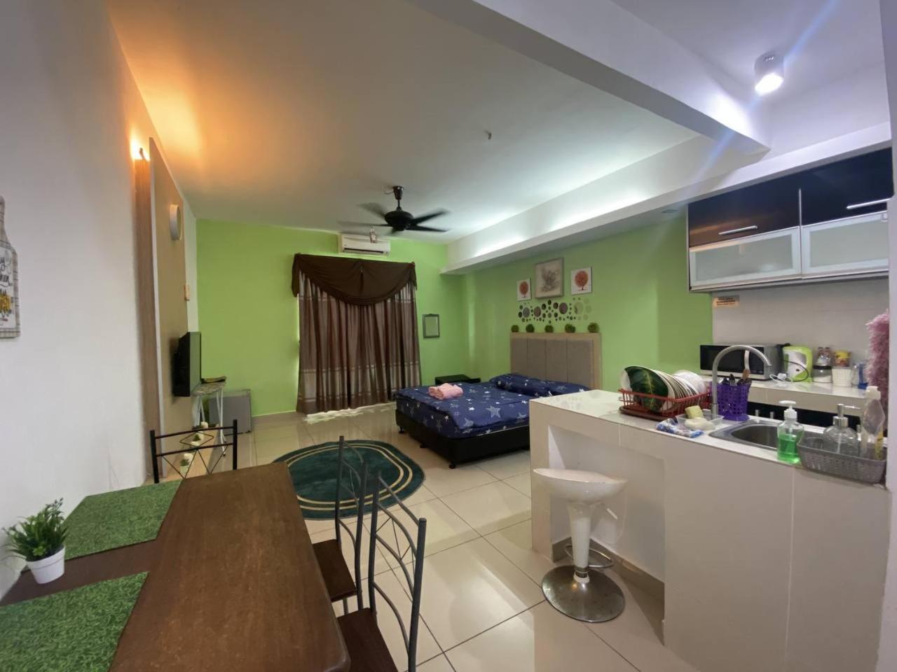 Private Studio Viana Court Service Apartment 1 with private parking photo 3