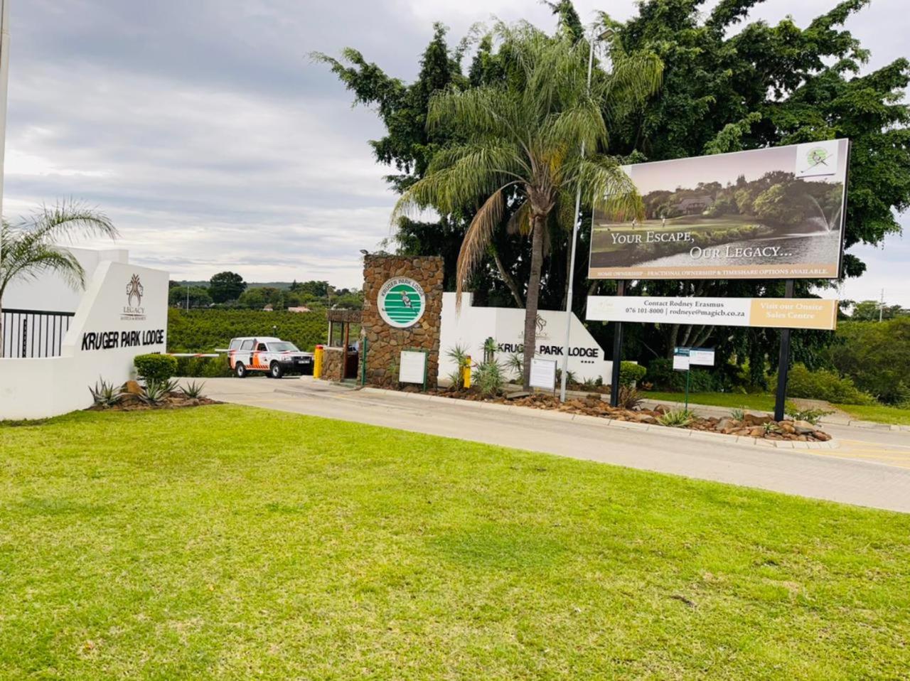 Hazyview Vacations - Kruger Park Lodge - Luxury Inyamatane Chalets - Property Image 2