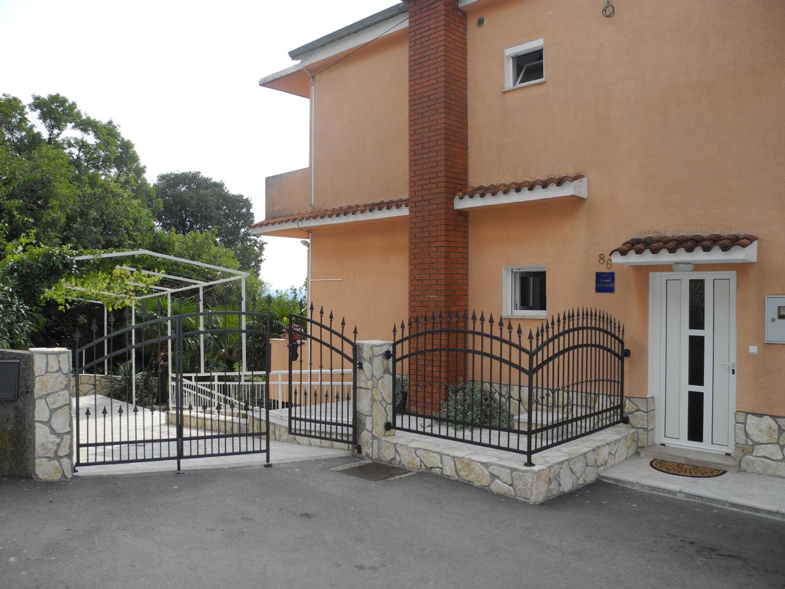 BOZENA Apartments with balcony and sea view