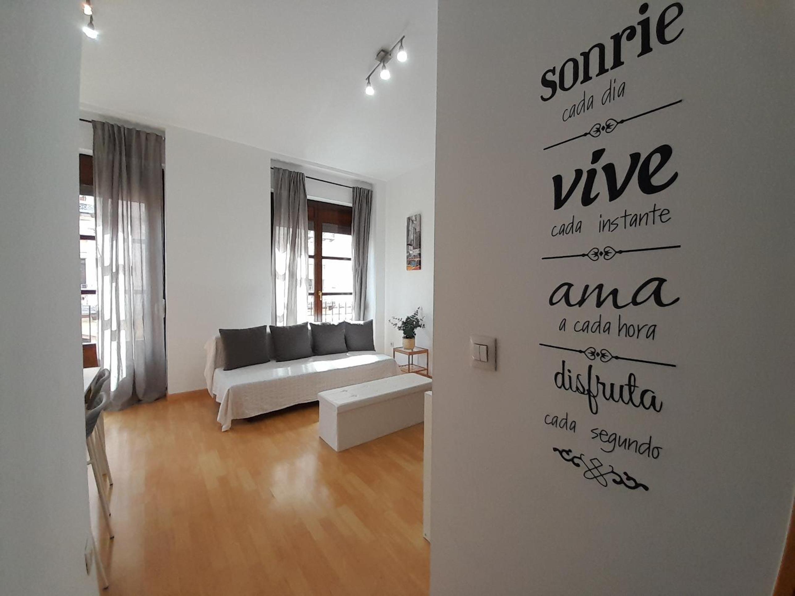 Dos Torres Pilar Suites- balcones con vistas a la ciudad