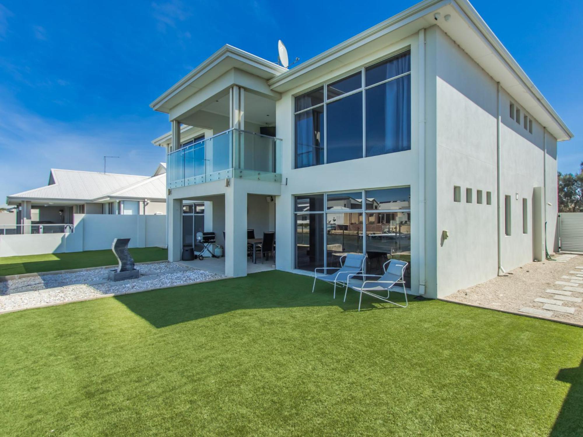 Deluxe Living in Mariners Cove