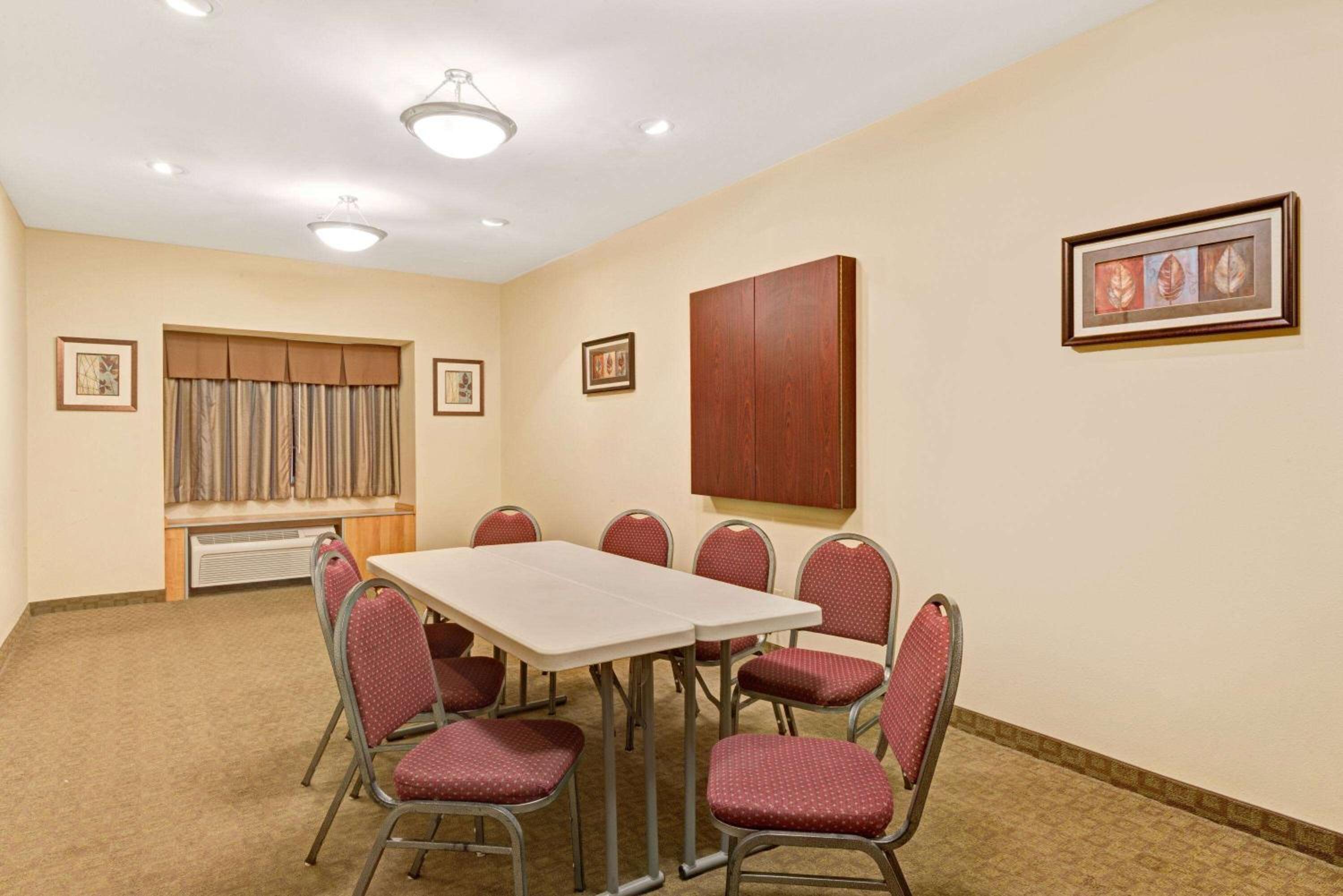 New York City Vacations - York Microtel Inn  Suites by Wyndham - Property Image 9