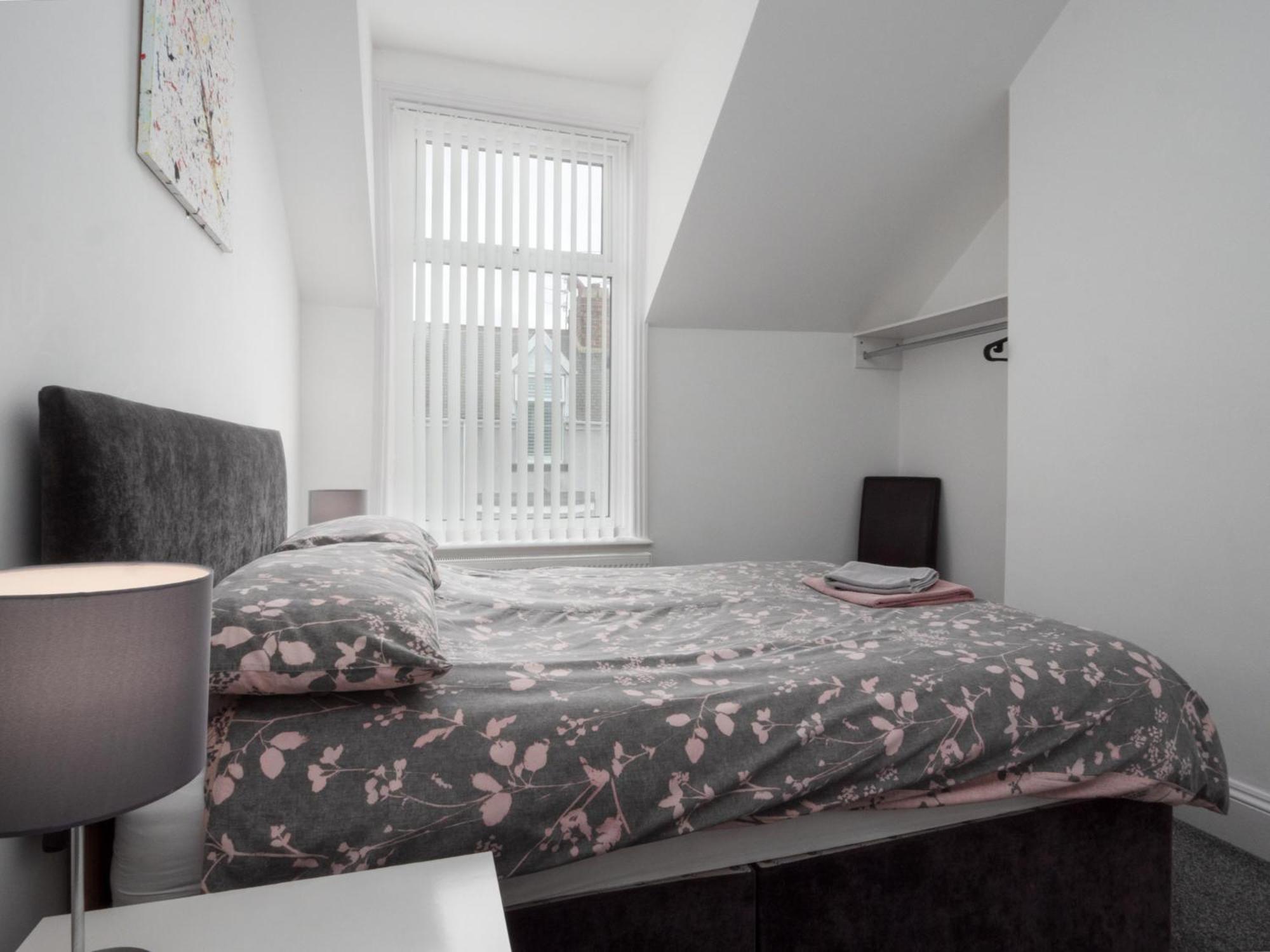 Apex Living NE - Beachville House 4 Beds FREE PARKING view 3