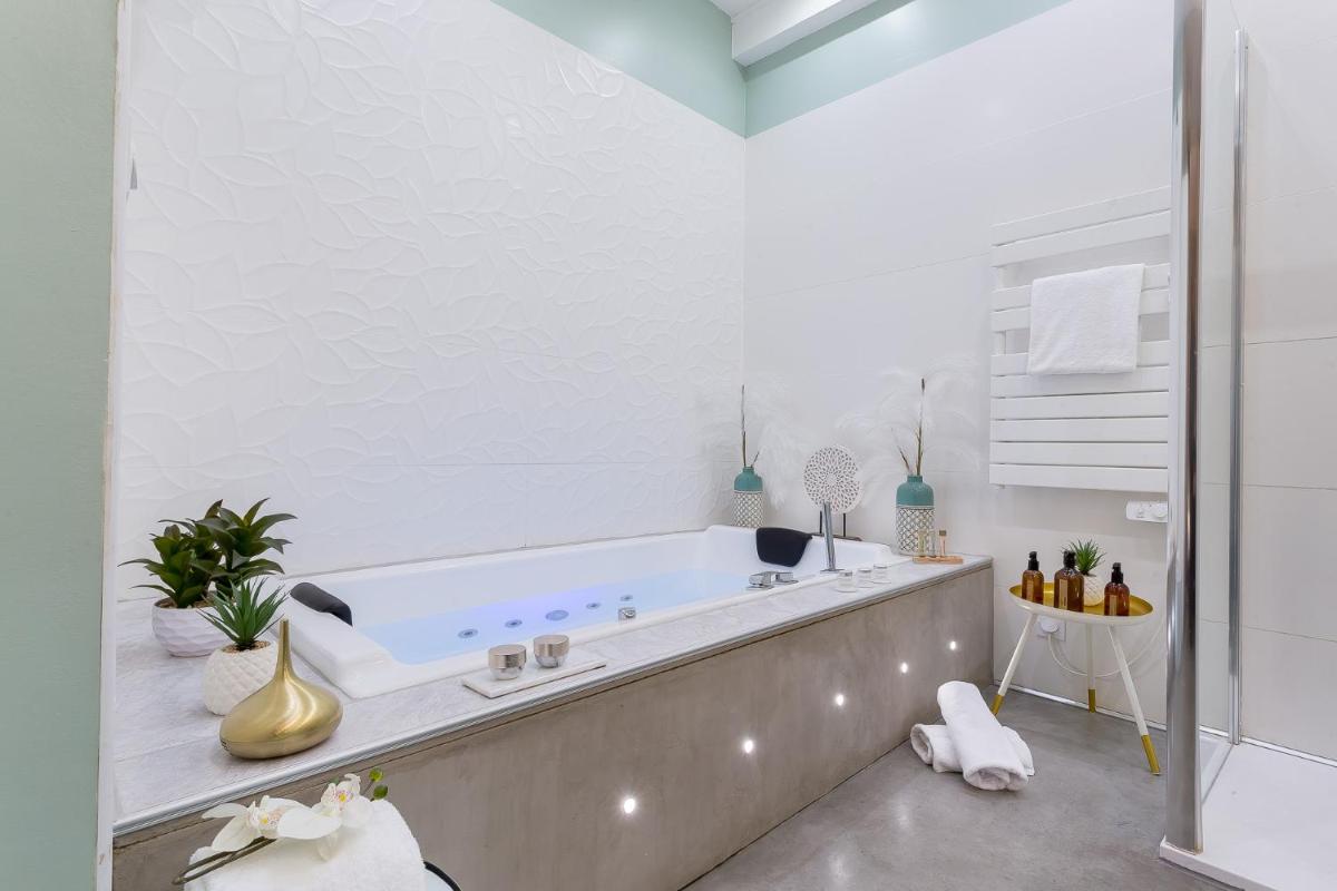 Host inn Lyon - Appartement de Luxe aux Terreaux & Jacuzzi
