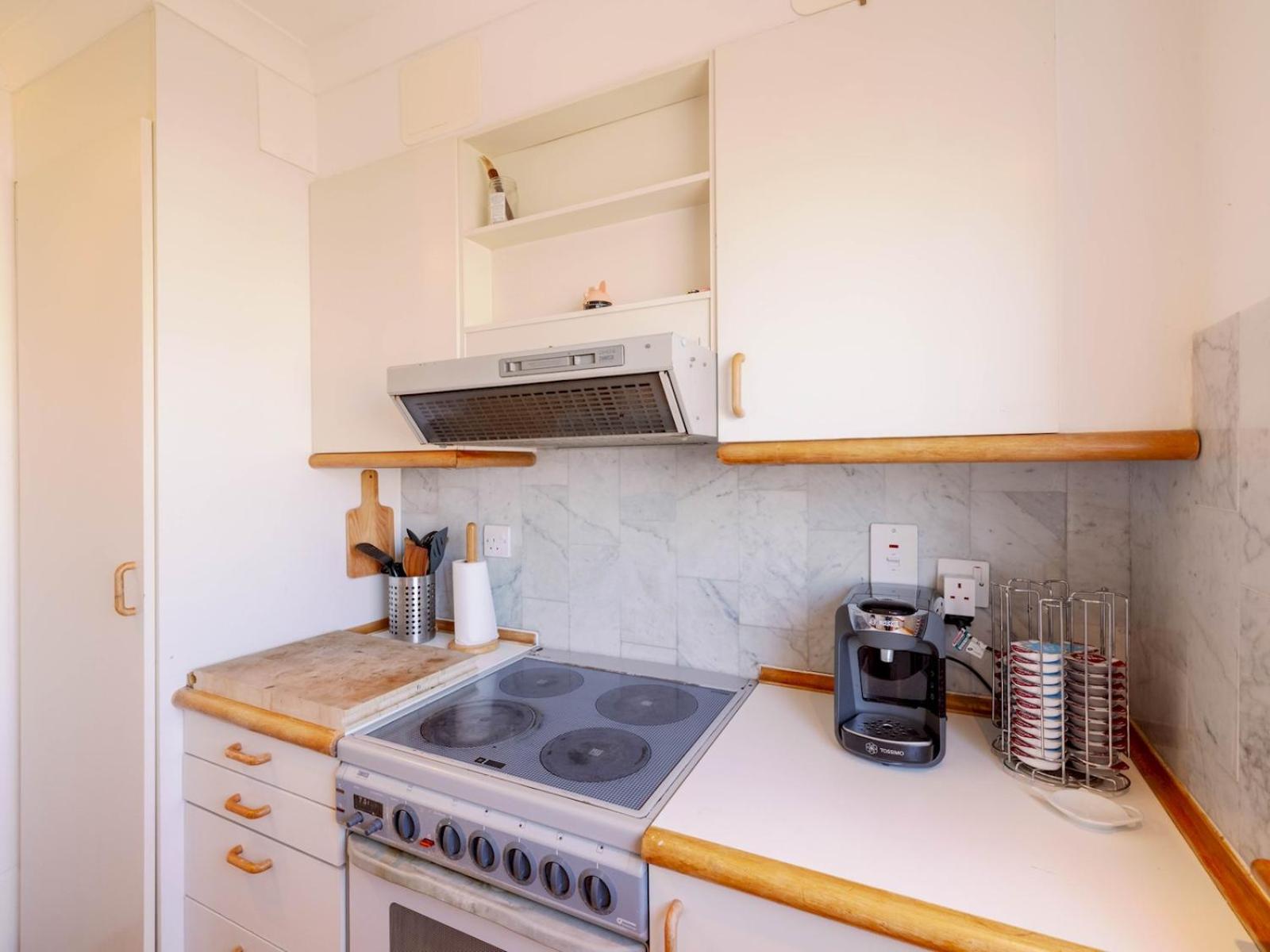 Sunny Maisonette with views over Canary Wharf, London