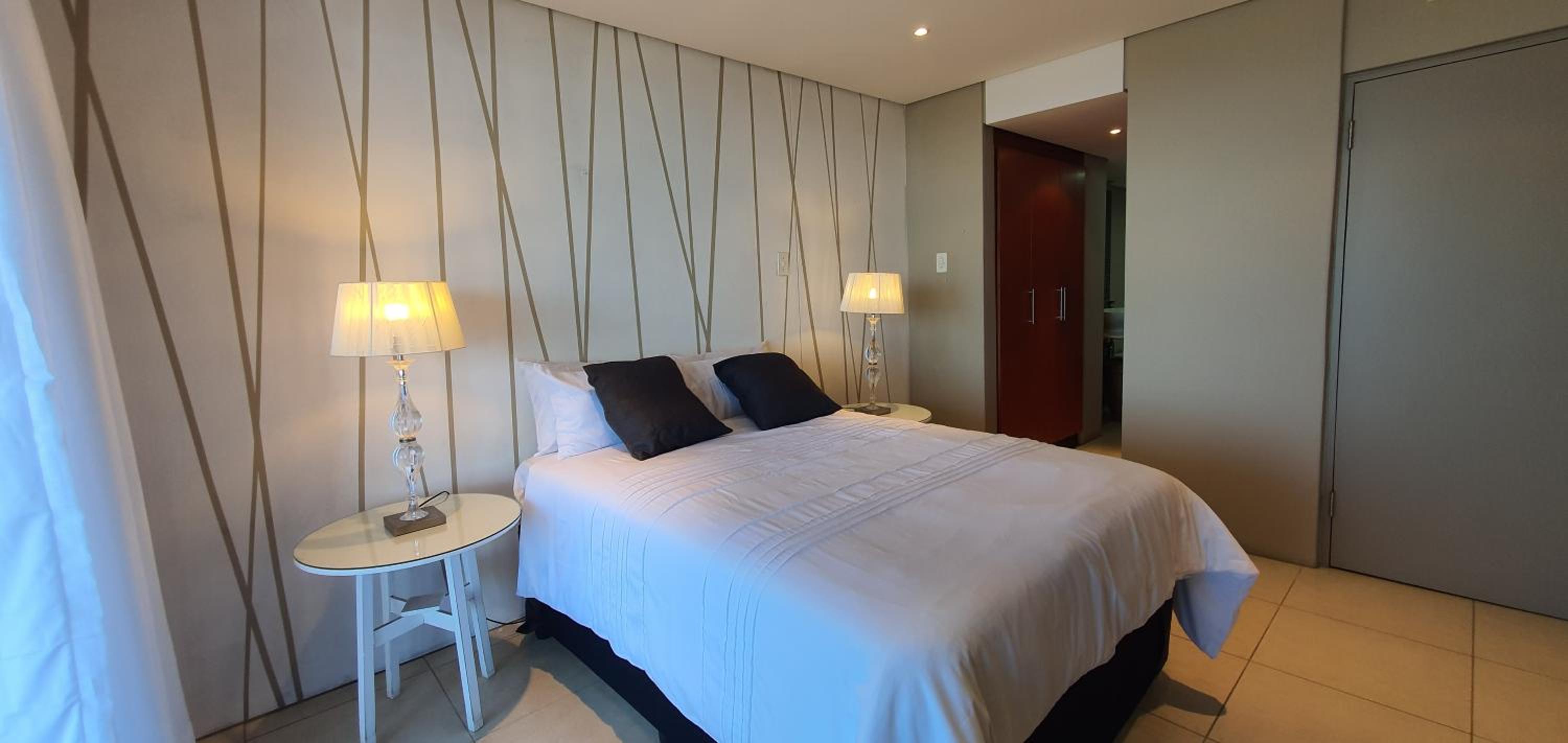 Accommodation Front - Elegant 4 Sleeper with Unbeatable Views view 3