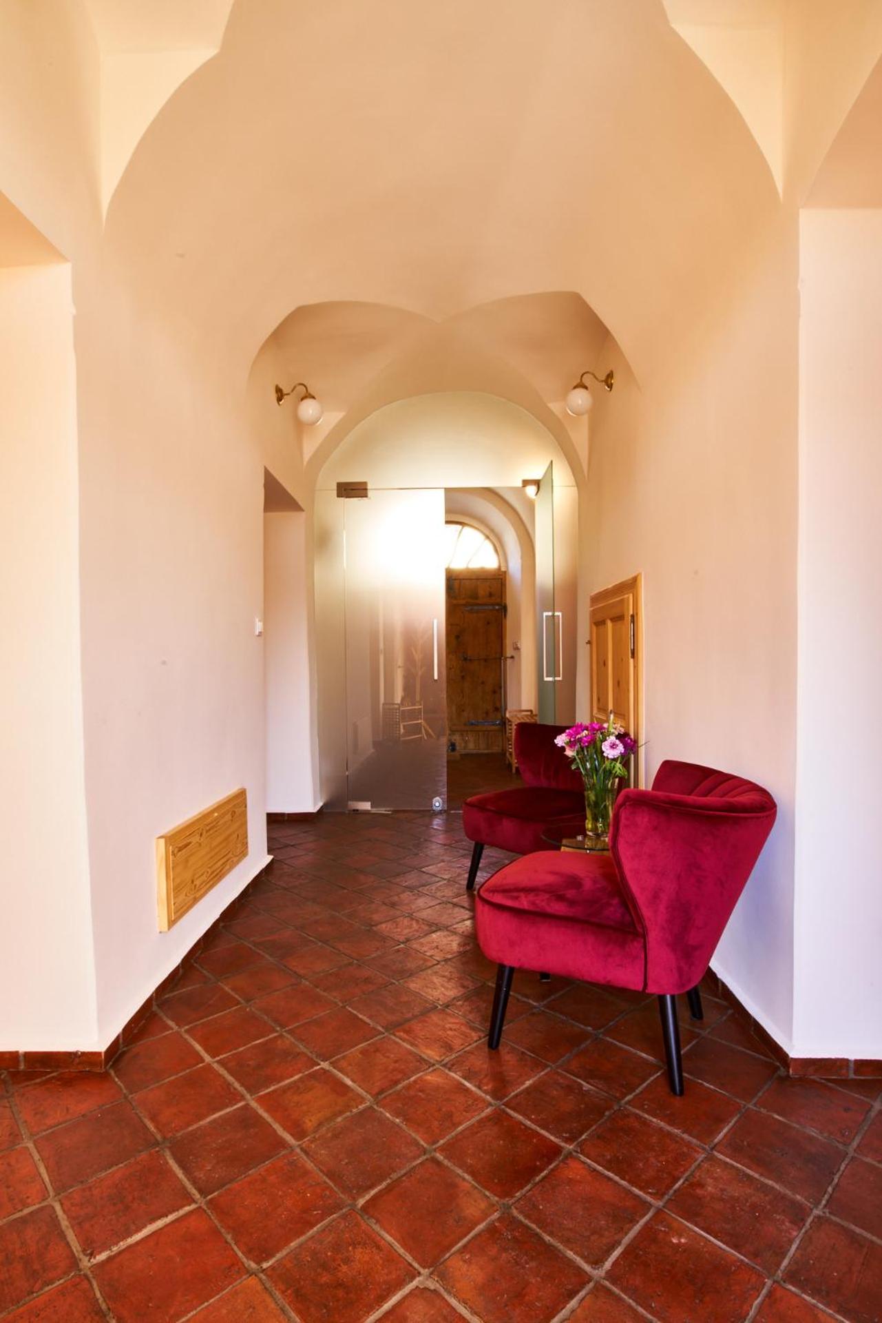 Baroque chaplain house Kaplanka 1796 A. D. - historical luxury apts in Bohemian Paradise