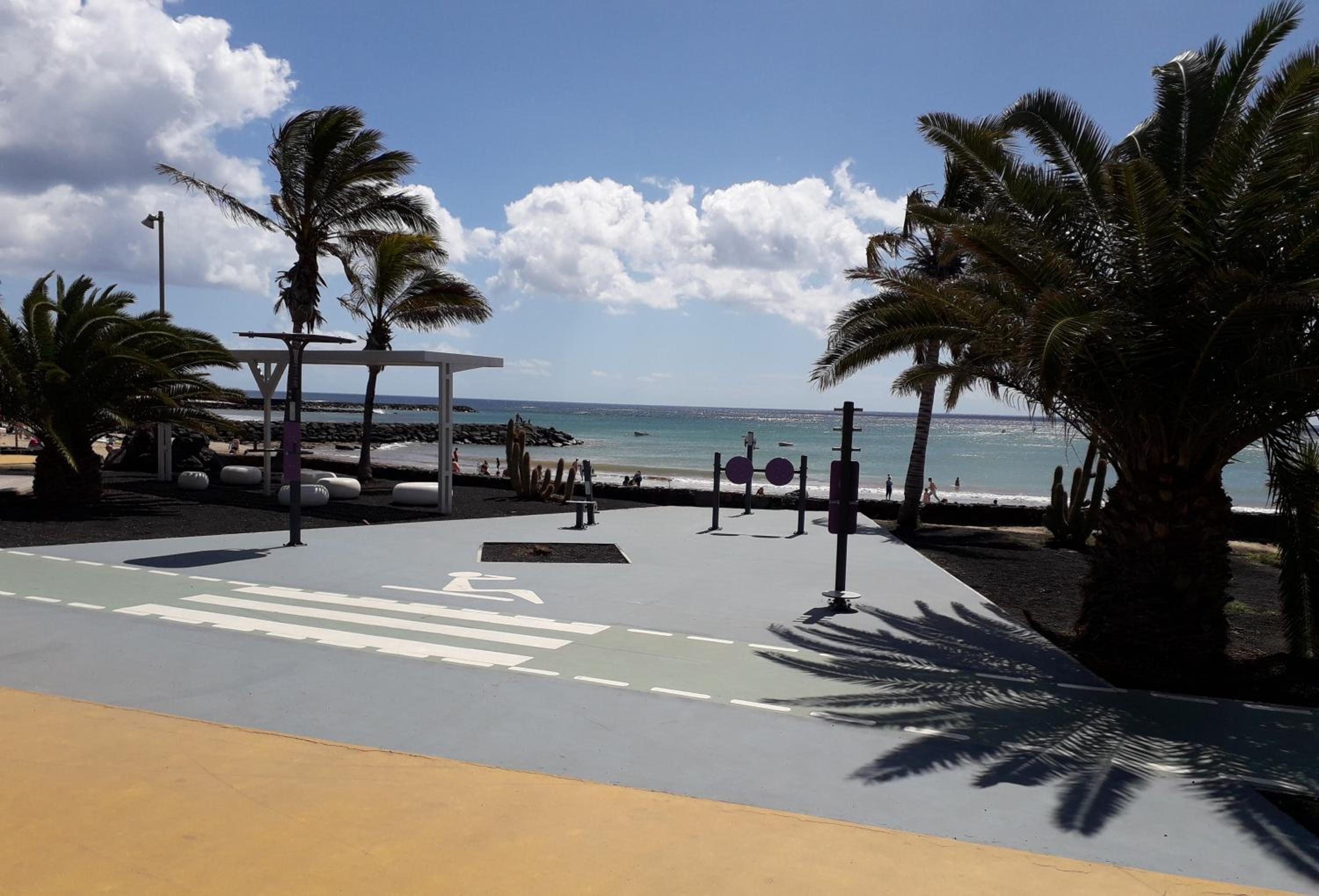 Sunny self-catering apartment Costa Teguise, Lanzarote, Spain view 5