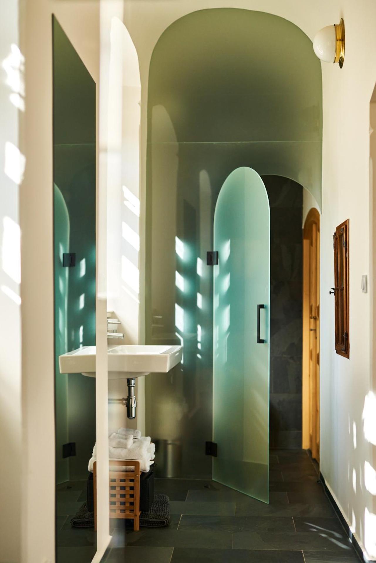 Baroque chaplain house Kaplanka 1796 A. D. - historical luxury apts in Bohemian Paradise