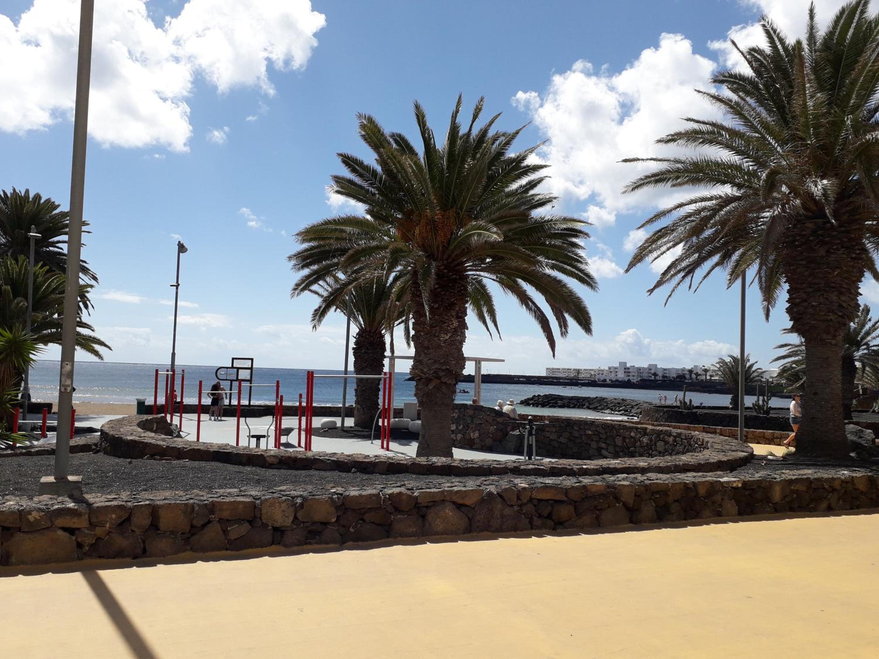 Sunny self-catering apartment Costa Teguise, Lanzarote, Spain view 4