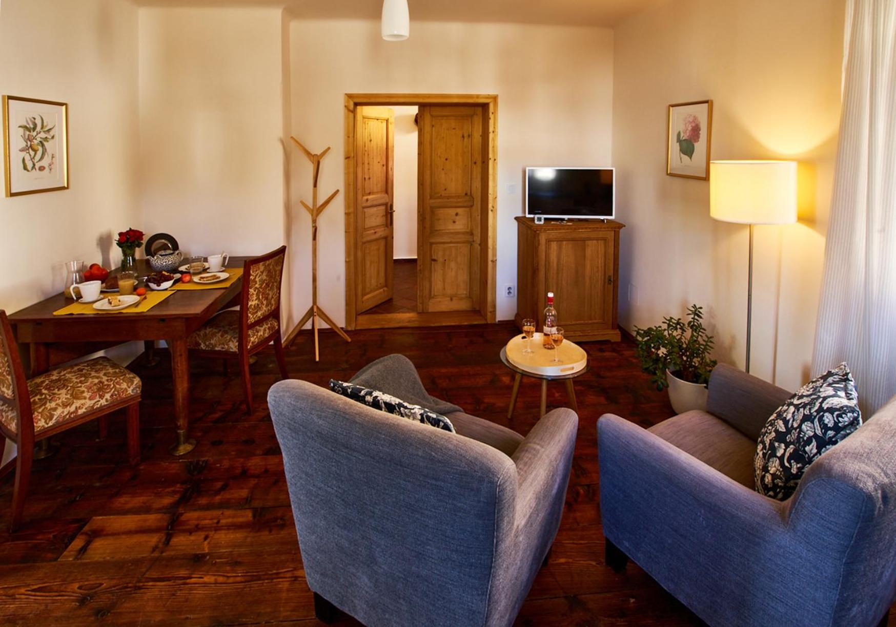 Baroque chaplain house Kaplanka 1796 A. D. - historical luxury apts in Bohemian Paradise